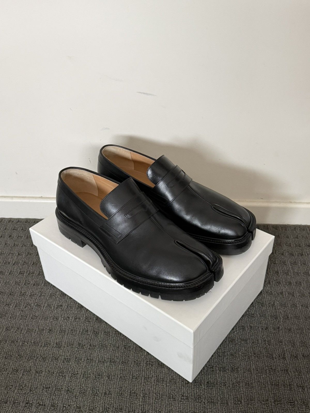 Maison Margiela Maison Margiela Black Leather Chain Loafers | Grailed