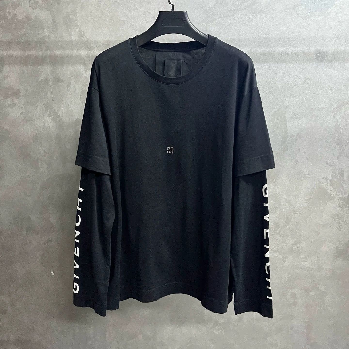 Givenchy Givenchy Black Letter Print Long Sleeve T Size US L / EU 52-54 / 3 - 1 Thumbnail