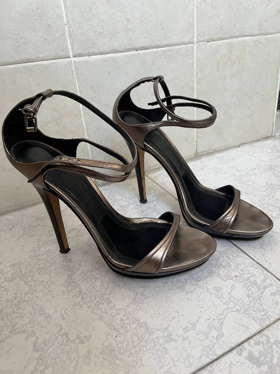 Burberry Vintage Burberry metallic heels Size US 8 / IT 38 - 1 Thumbnail