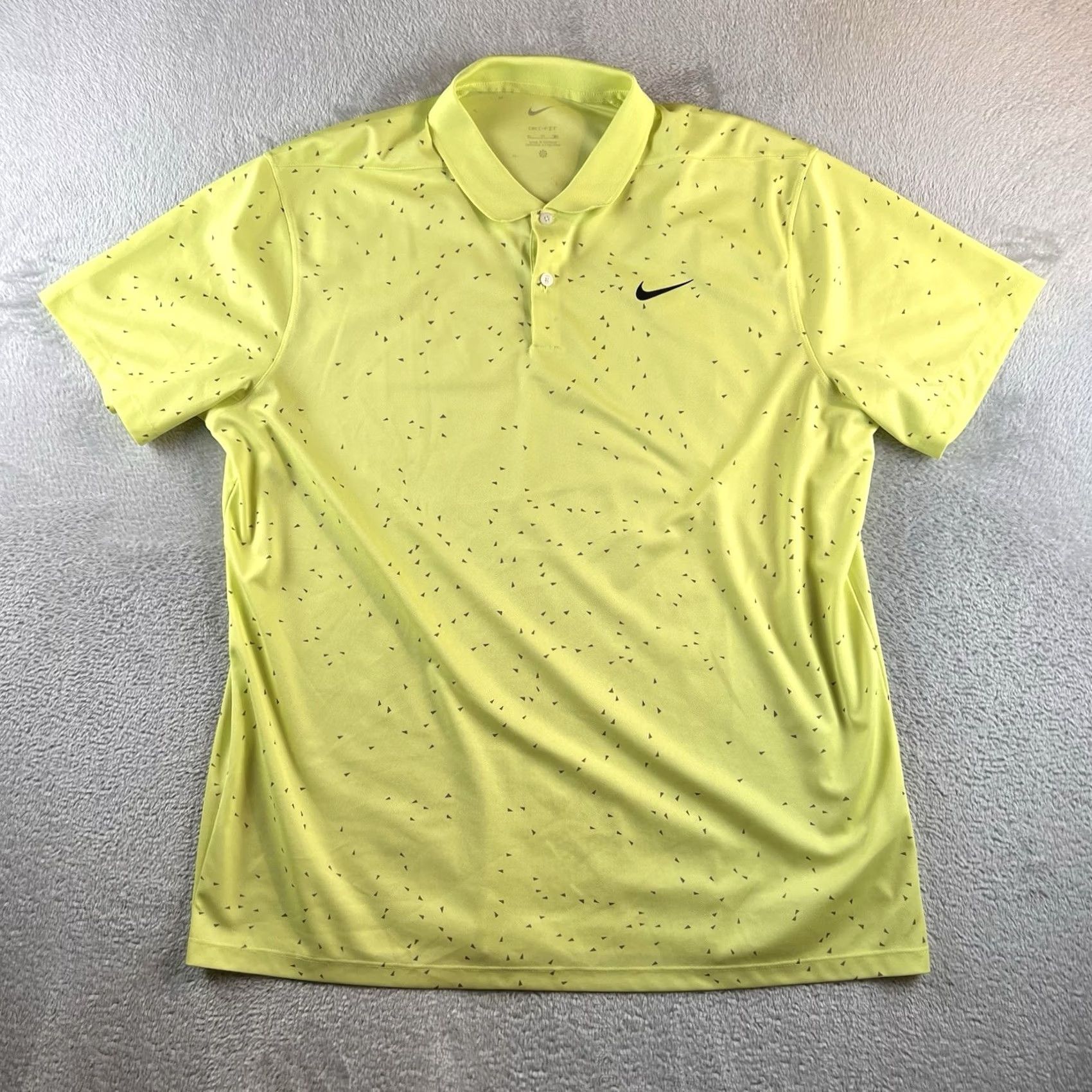 Nike Nike Golf Dri-FIT Victory Printed Polo Volt CU9841-736 Mens XL Polo Short Sleeve Button Collared Geometric Breathable Moisture Wicking Activewear Golf Size US XL / EU 56 / 4 - 2 Thumbnail