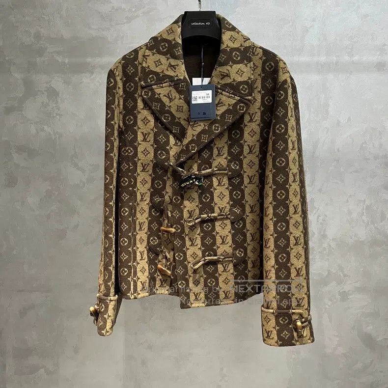 Louis Vuitton Louis Vuitton Brown co-branded presbyopic full horn button Size US M / EU 48-50 / 2 - 1 Thumbnail