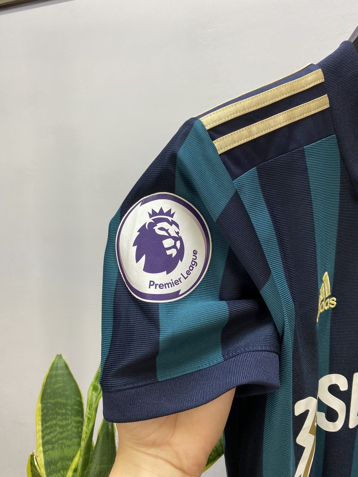 Adidas LEEDS UNITED 2020 2021 AWAY FOOTBALL SOCCER JERSEY ADIDAS Size US XS / EU 42 / 0 - 15 Thumbnail