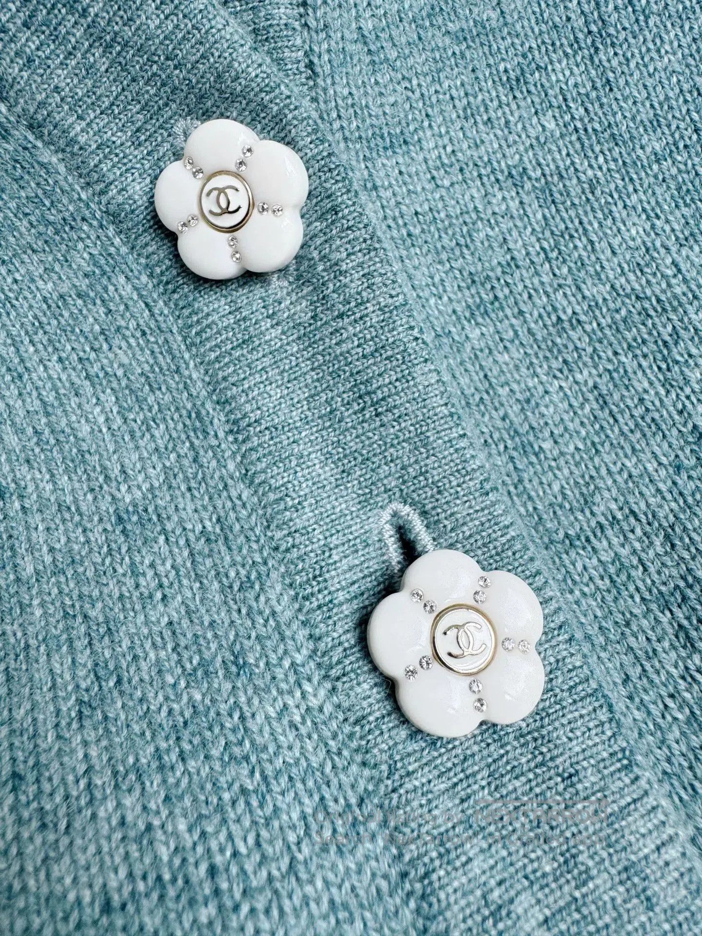Chanel Chanel 23K Camellia Button Vest. Size XS / US 0-2 / IT 36-38 - 5 Thumbnail