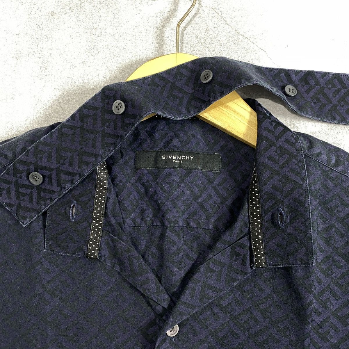 Givenchy Vintage Givenchy Monogram Patern Double Collar Shirt Size US XXS / EU 40 - 9 Thumbnail