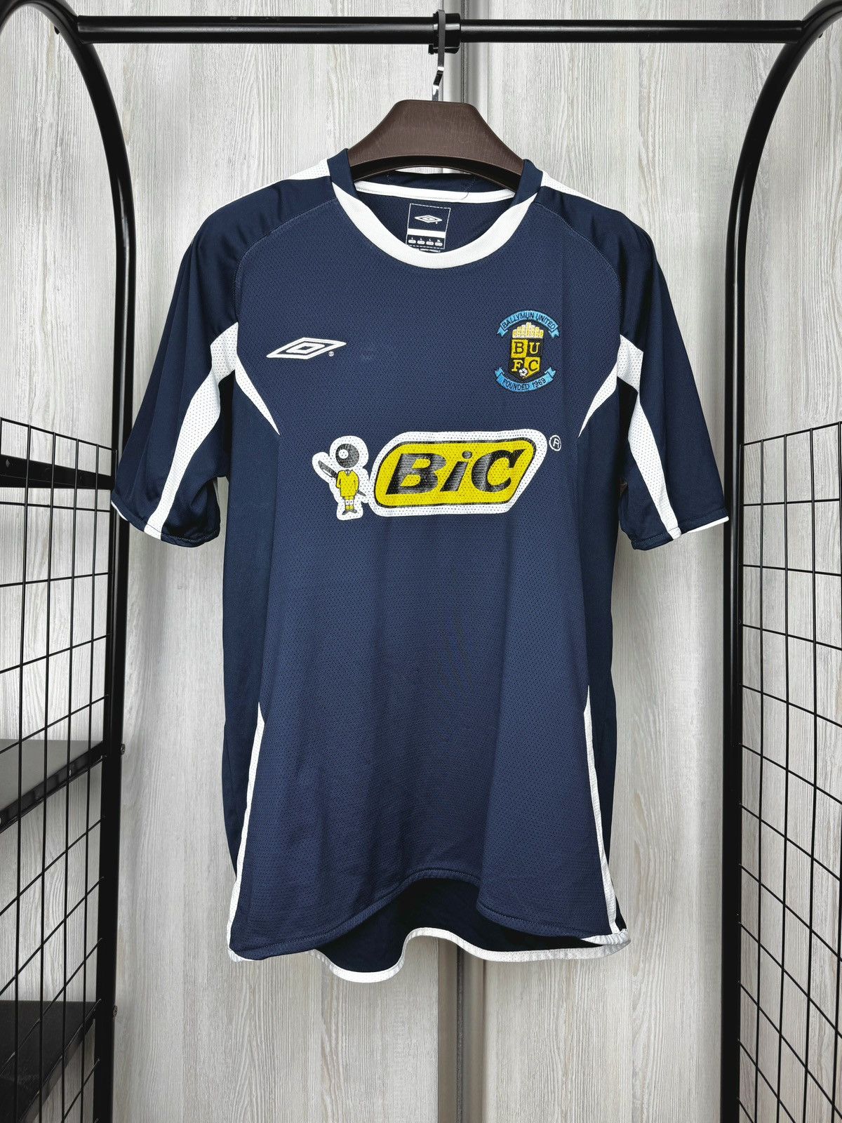 Umbro Umbro FC Ballymun United 2000s vintage BIC soccer jersey Size US L / EU 52-54 / 3 - 2 Thumbnail