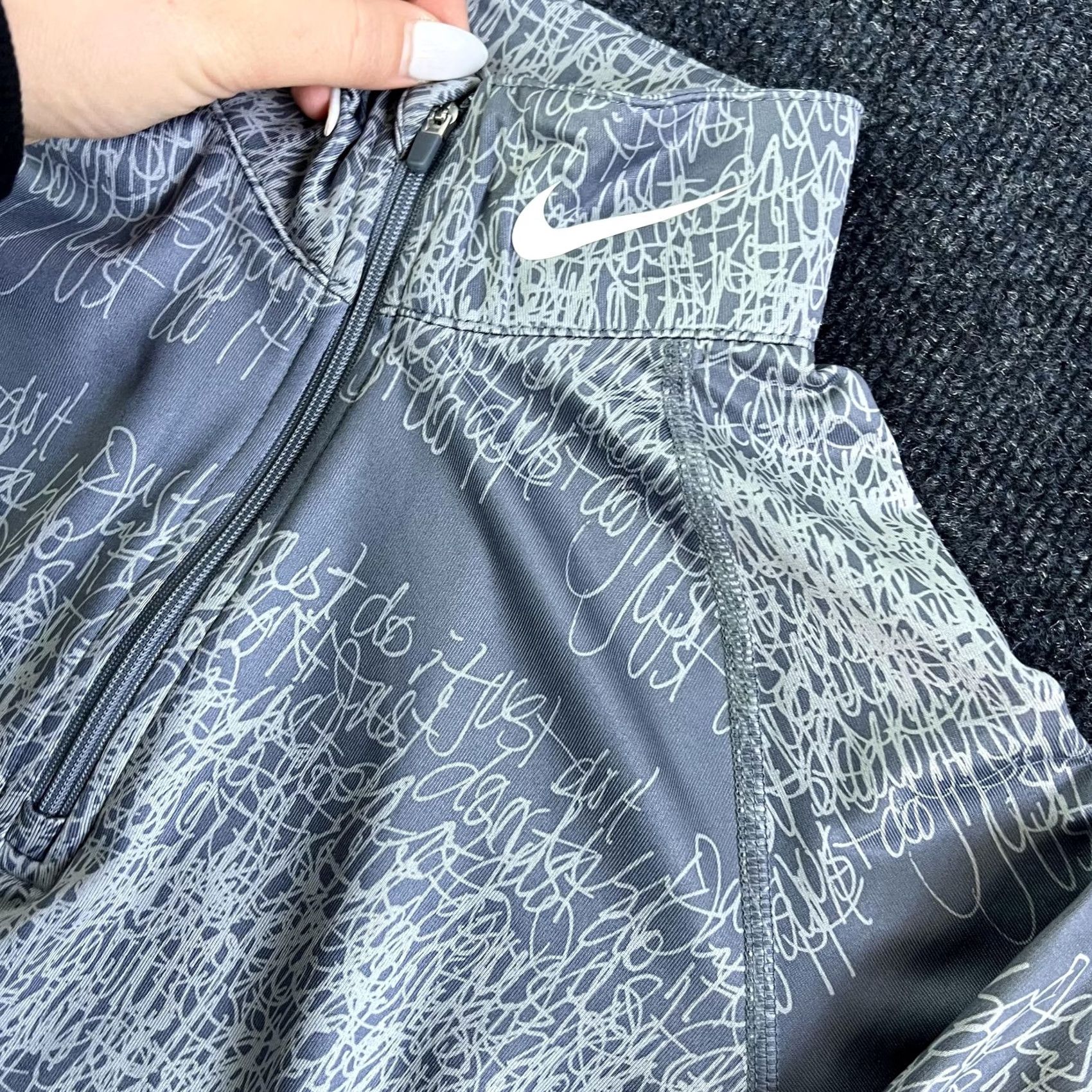 Nike Nike Therma-FIT Pullover Womens M Gray 1/4 Zip Long Sleeve Running Top Size M / US 6-8 / IT 42-44 - 2 Thumbnail