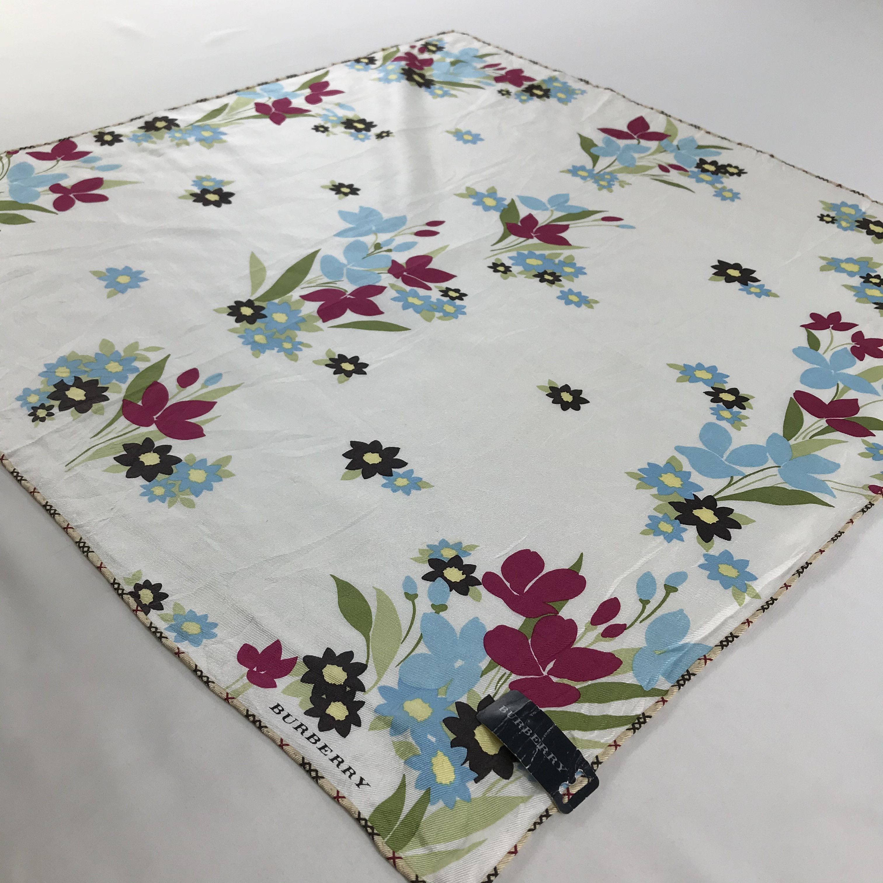Burberry × Vintage Burberry Bandana / Handkerchief / Neckerchief - S1634 Size ONE SIZE - 1 Thumbnail