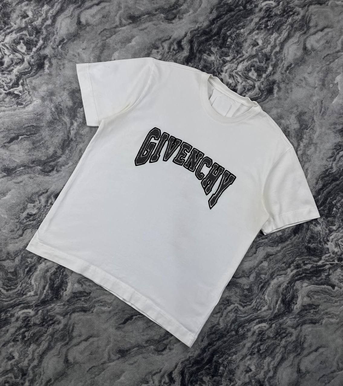 Givenchy Givenchy Embroidered Big Logo T-Shirt Men Size L White Size US L / EU 52-54 / 3 - 1 Thumbnail