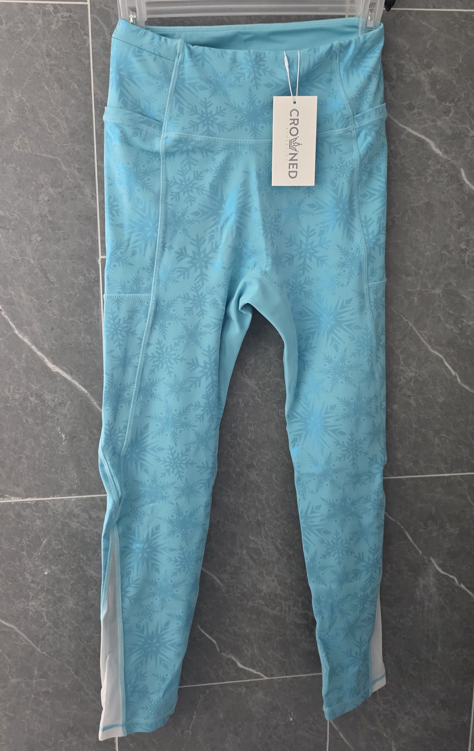NWT Crowned Athletics Snowflake Queen Leggings Medium
