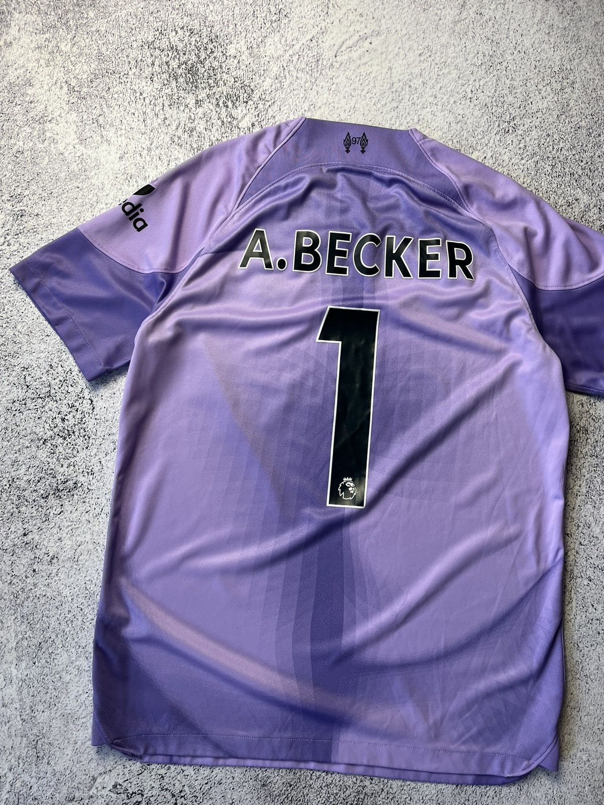 Vintage Nike Liverpool A.Becker #1 Goalkeeper Uniform 2022/23 Men's Size US M / EU 48-50 / 2 - 6 Thumbnail