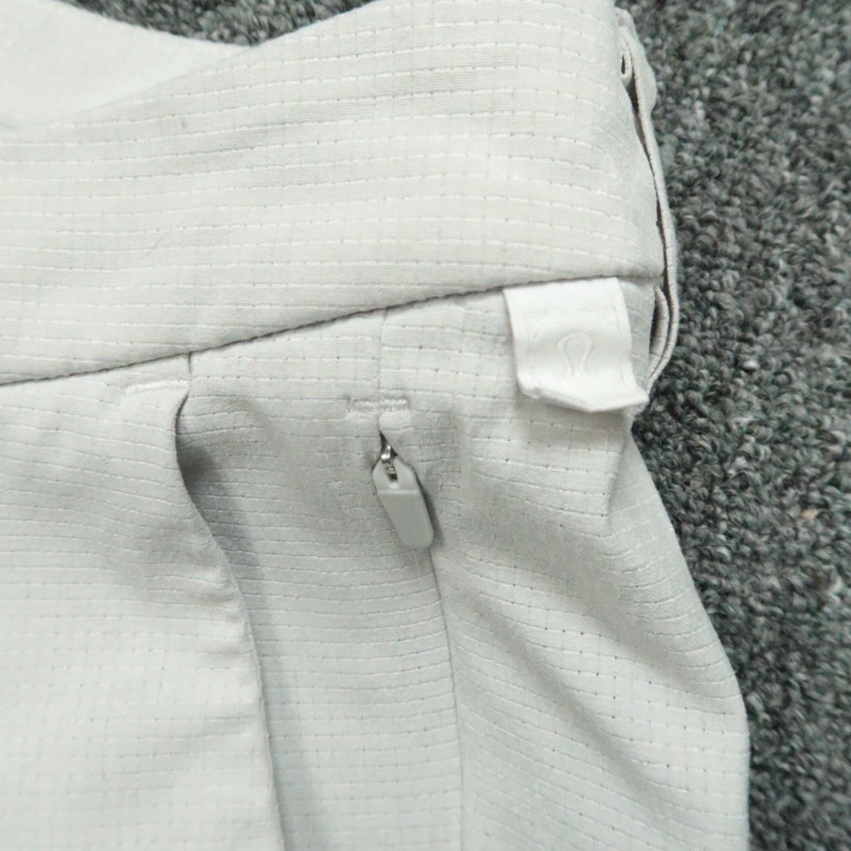Lululemon Lululemon Pants Men 33x28 Gray Commission Slim Fit Ventlight Zip Pocket Shirt, Pants? Size US 33 - 3 Thumbnail