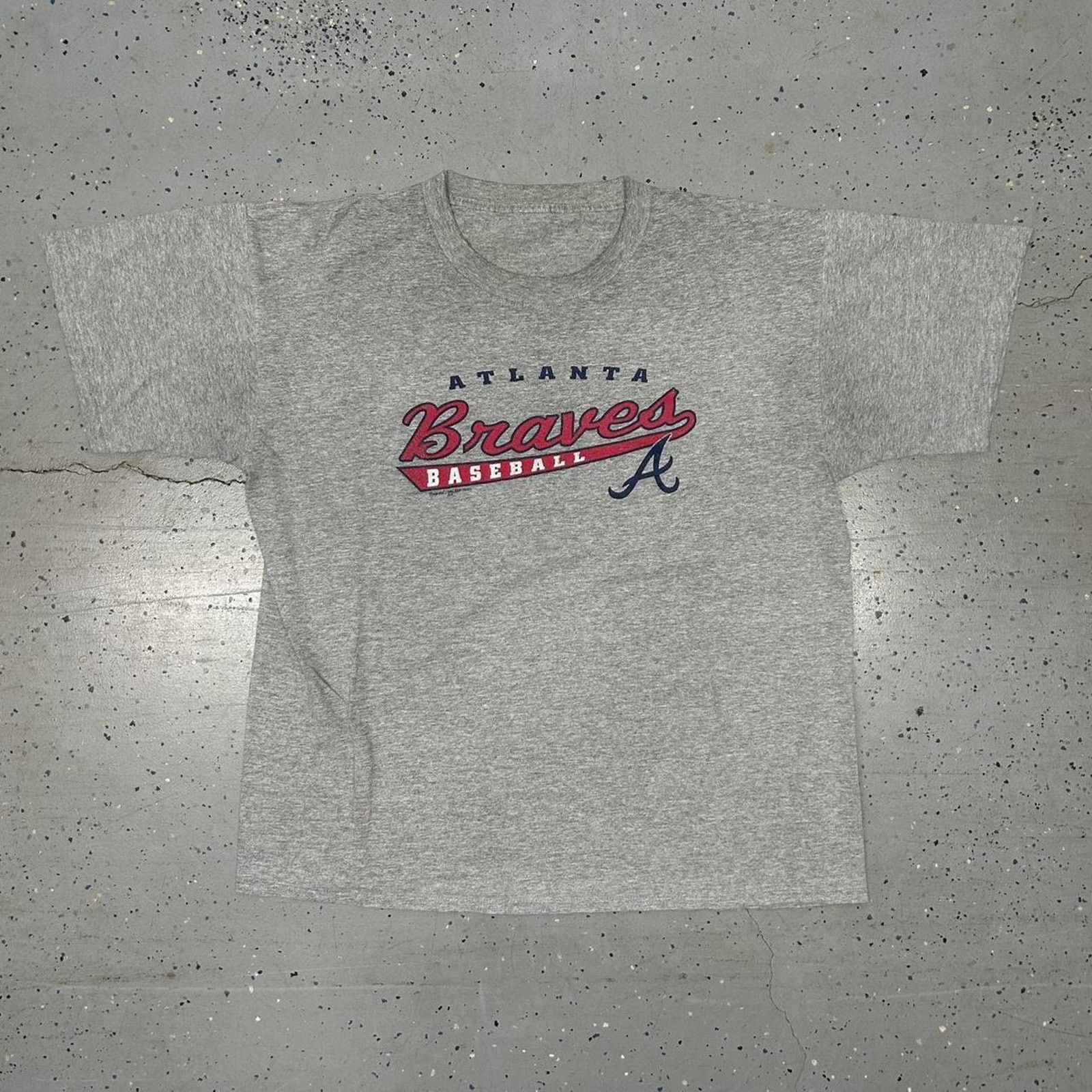 Other VTG/Y2K Grey and red Atlanta Braves baseball tee Size US XL / EU 56 / 4 - 1 Thumbnail