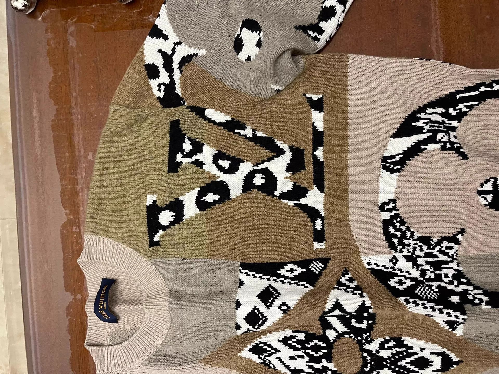 Louis Vuitton LV Wool Monogram Leopard Print Logo Sweater XL Size US XL / EU 56 / 4 - 2 Thumbnail
