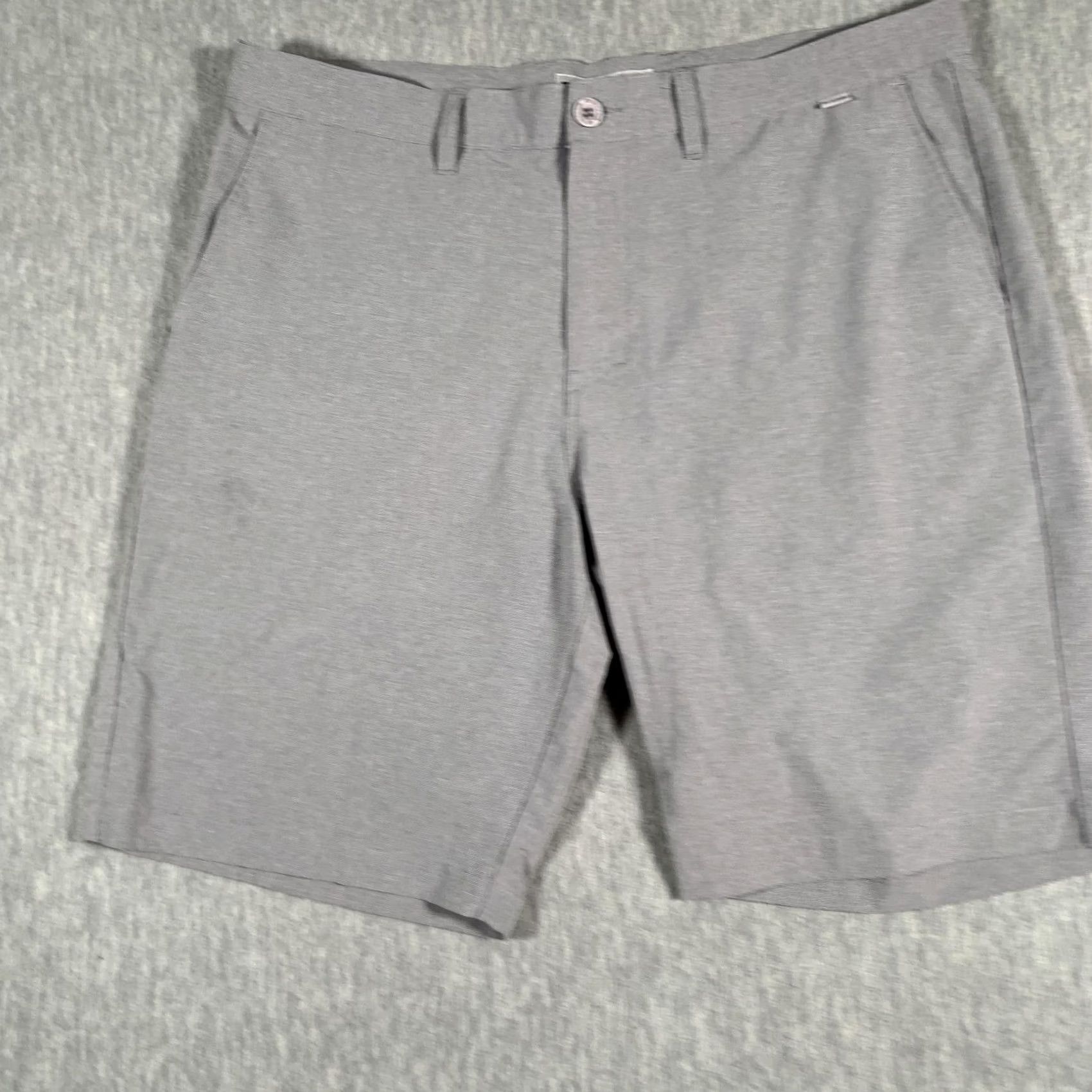TravisMathew TravisMathew Shorts Mens 38 Gray Golf Chino Stretch Performance Casual Pocketed Front Flat Front Regular Mens Women Size US 38 / EU 54 - 3 Thumbnail