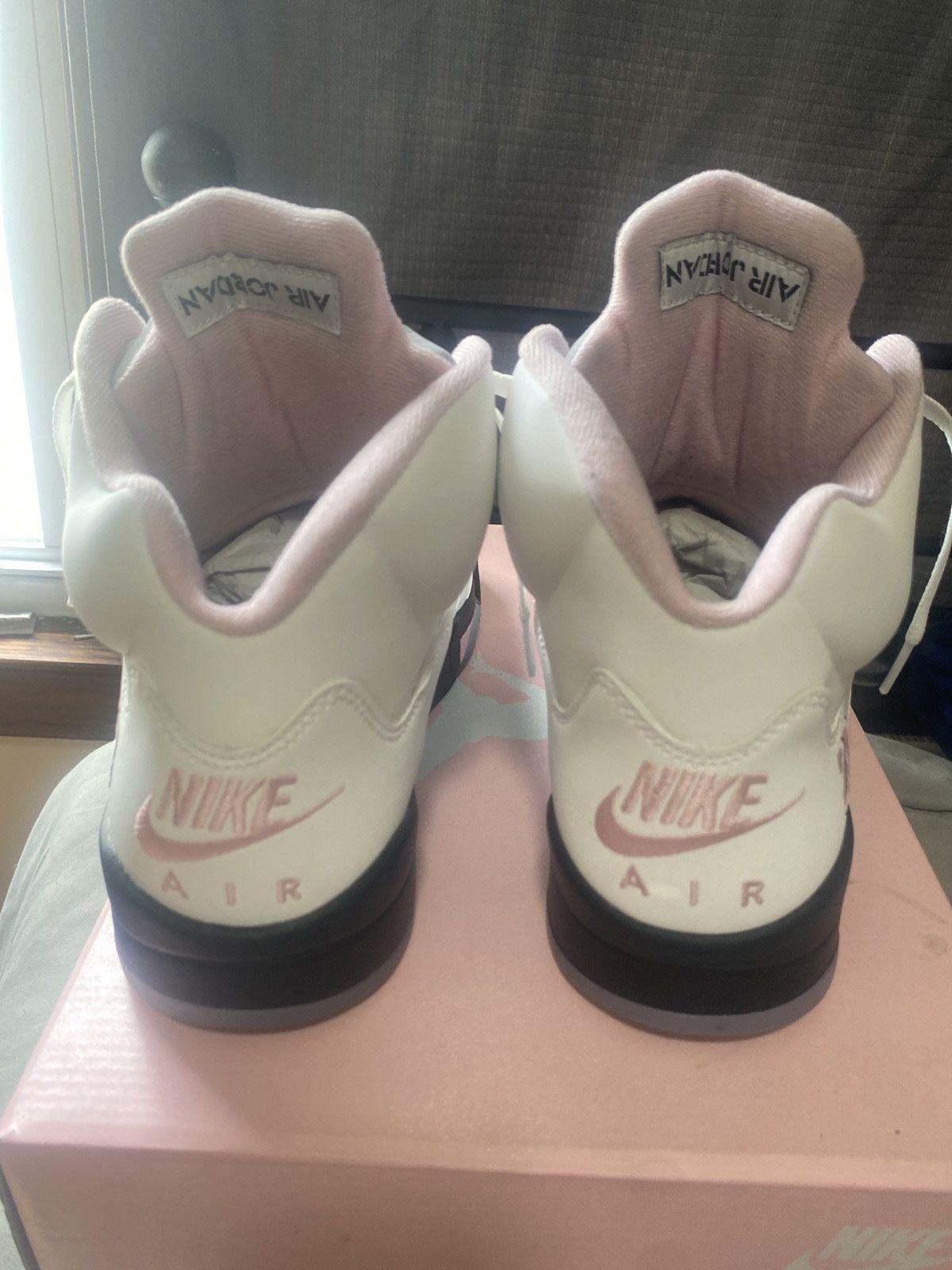 Jordan Brand Jordan 5 Retro soft pink Size US 9 / EU 42 - 4 Thumbnail