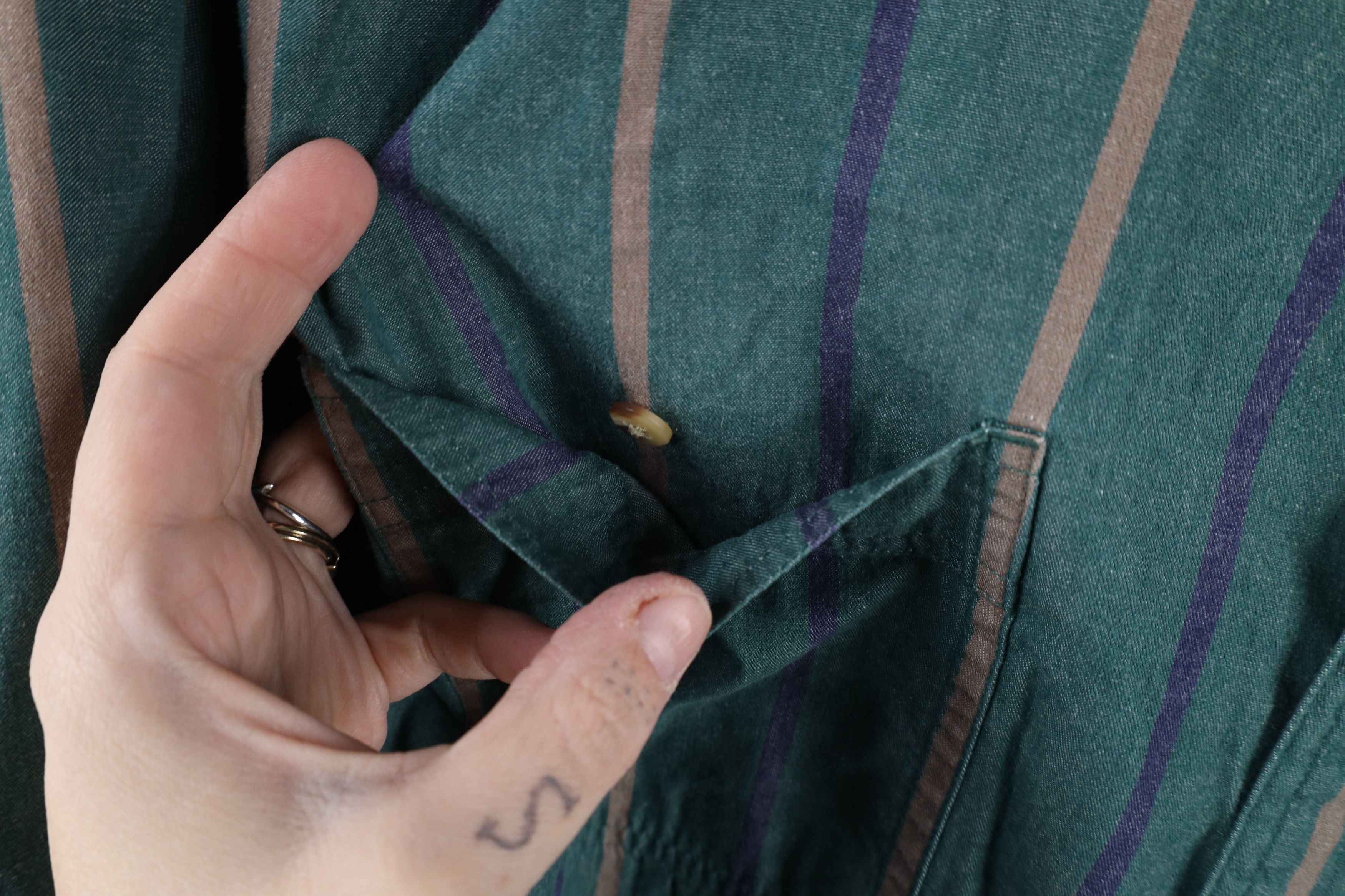 Eddie Bauer × Vintage Vintage 90s Eddie Bauer Striped Rufton Twill Button Shirt Size US L / EU 52-54 / 3 - 9 Thumbnail