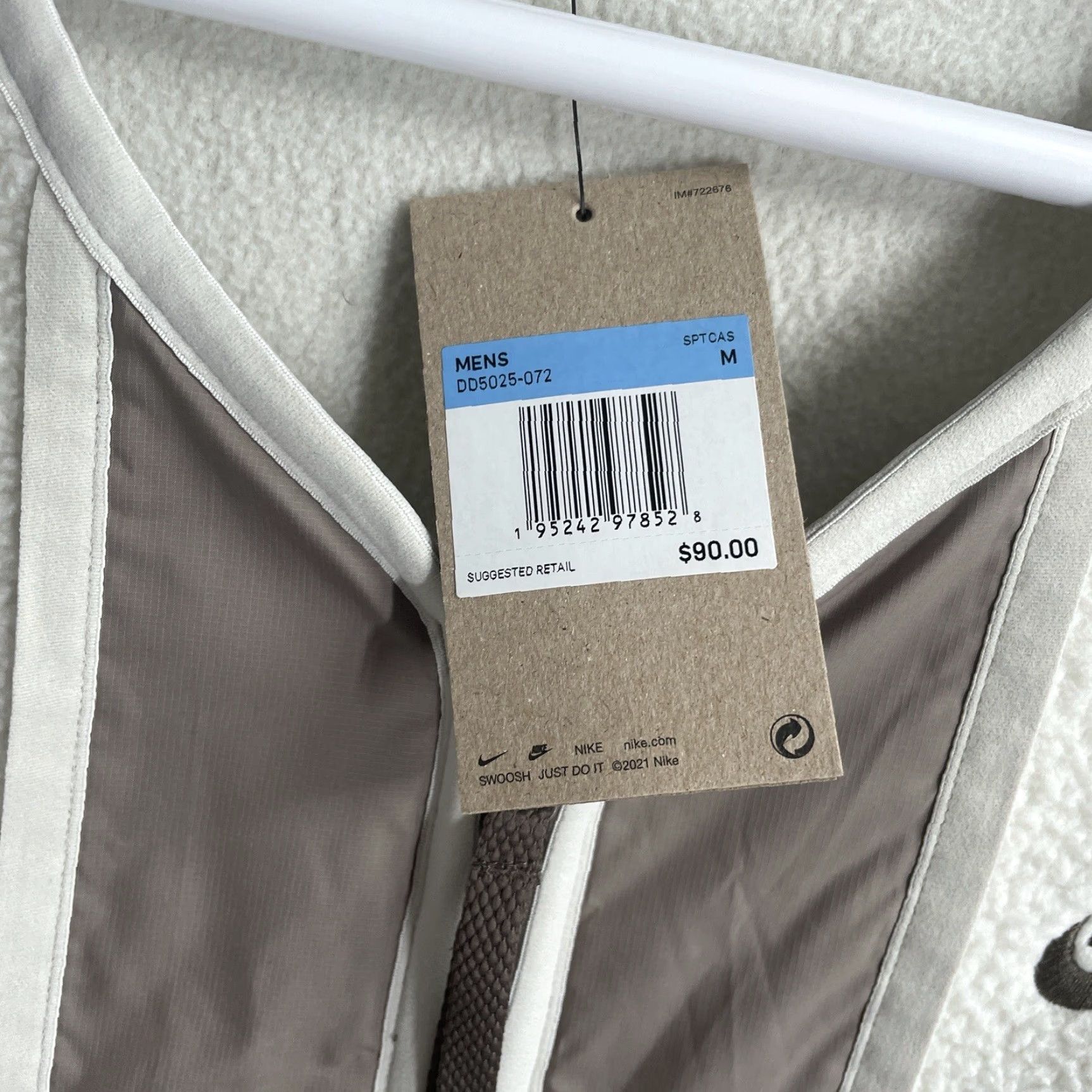 Nike Nike Sportswear Fleece Vest Men’s Medium Beige DD5025 Sport Essentials Activewear Vest Sleeveless Mid-Length Pockets Logo Size US M / EU 48-50 / 2 - 7 Thumbnail
