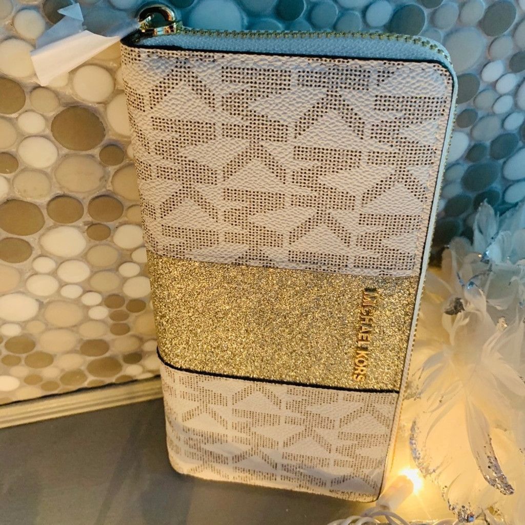 Michael Kors Wristlet in Beige Gold BN