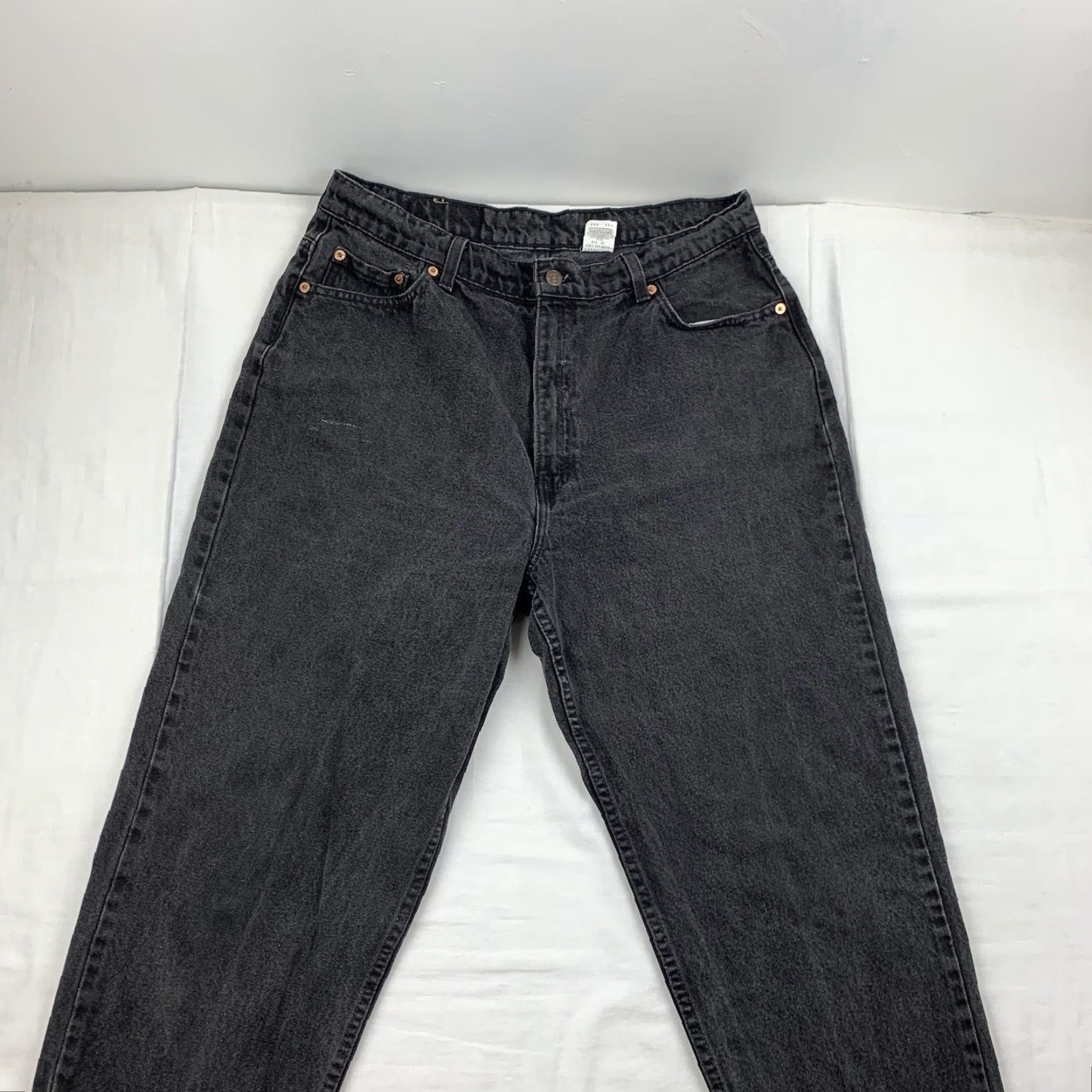 Levi's VINTAGE Levi's 521 Jeans Womens 18 Short Black High Waist Tapered Leg 90s USA Classic American Jeans Womens Size 40" / US 18 - 2 Thumbnail