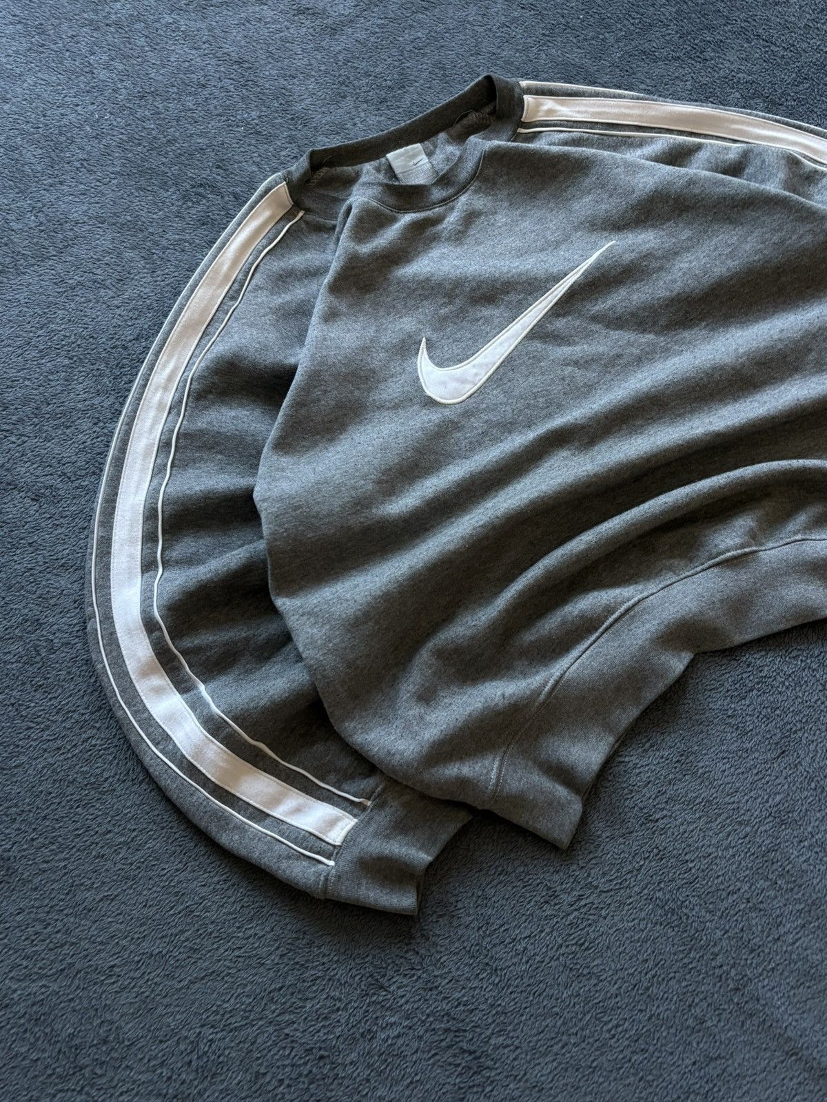 Nike 00s Vintage Nike Oversized Big Swoosh Logo Y2K Sweatshirt Size US S / EU 44-46 / 1 - 2 Thumbnail