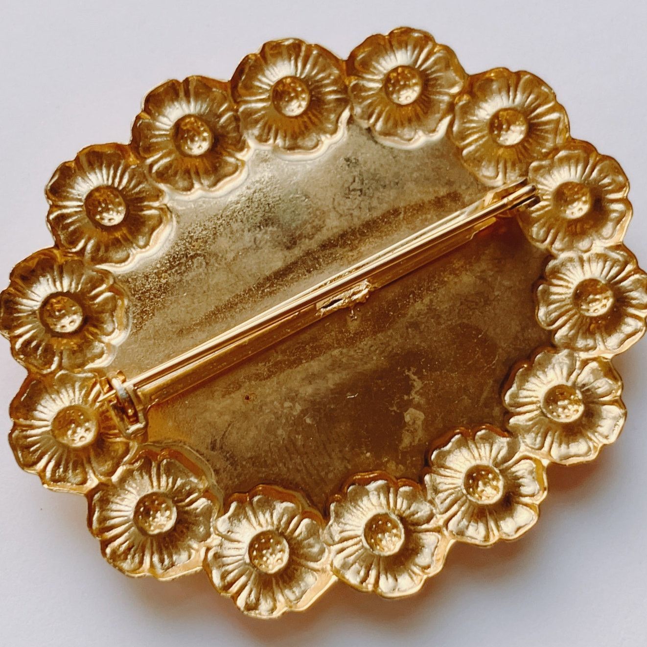 Vintage Vintage Enamel Floral Brooch Bold Dimensional Costume Pin Size ONE SIZE - 7 Thumbnail