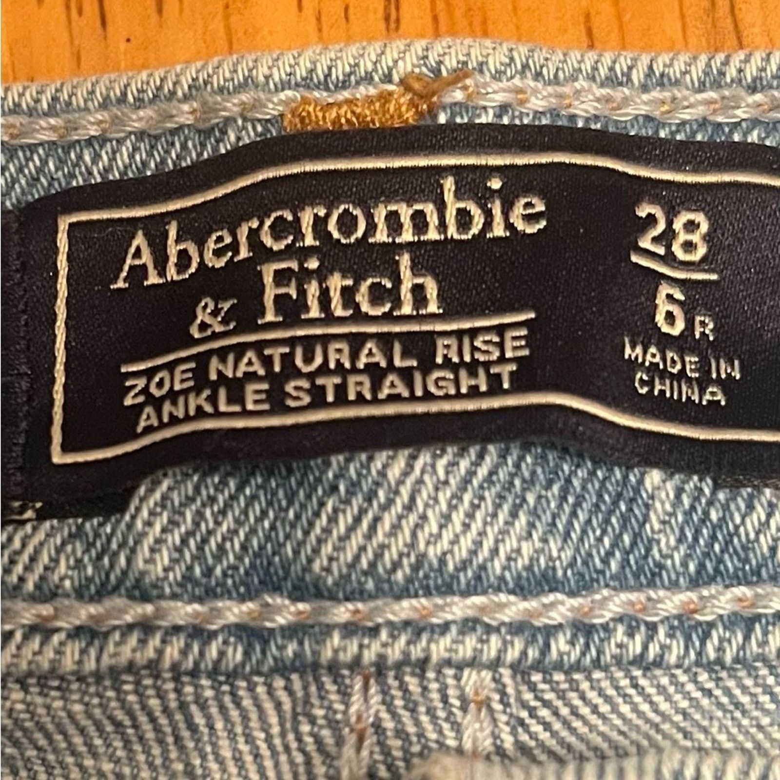 Abercrombie & Fitch Abercrombie & Fitch Light Blue Jeans with colorful Trim, 28 Size 28" / US 6 / IT 42 - 6 Thumbnail