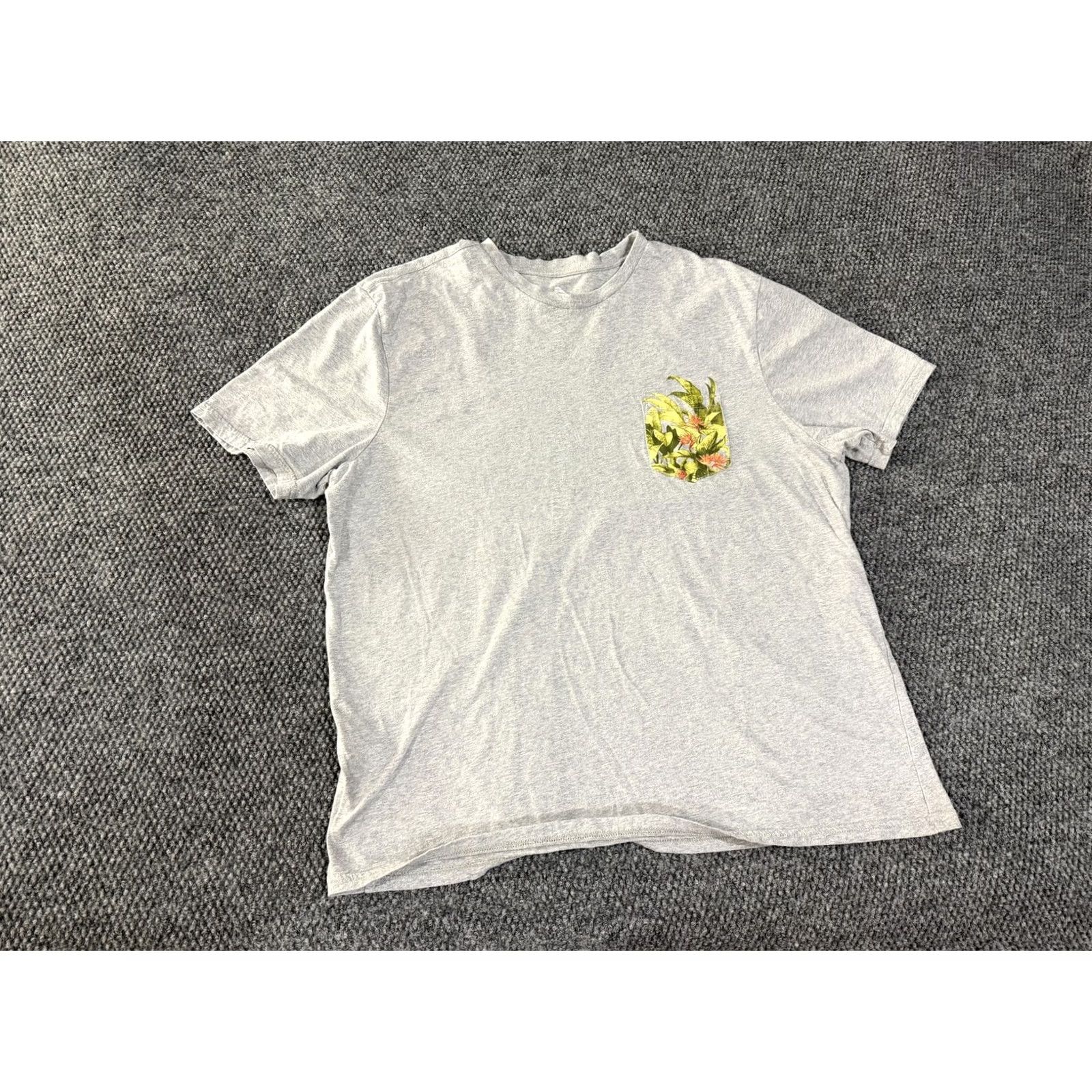 Tommy Bahama Tommy Bahama Shirt Mens XL Gray T-Shirt Pocket Tee Beach Tropical Floral Patch Pocket Tee Crew Neck Short Sleeve Jersey Cotton Size US XL / EU 56 / 4 - 2 Thumbnail