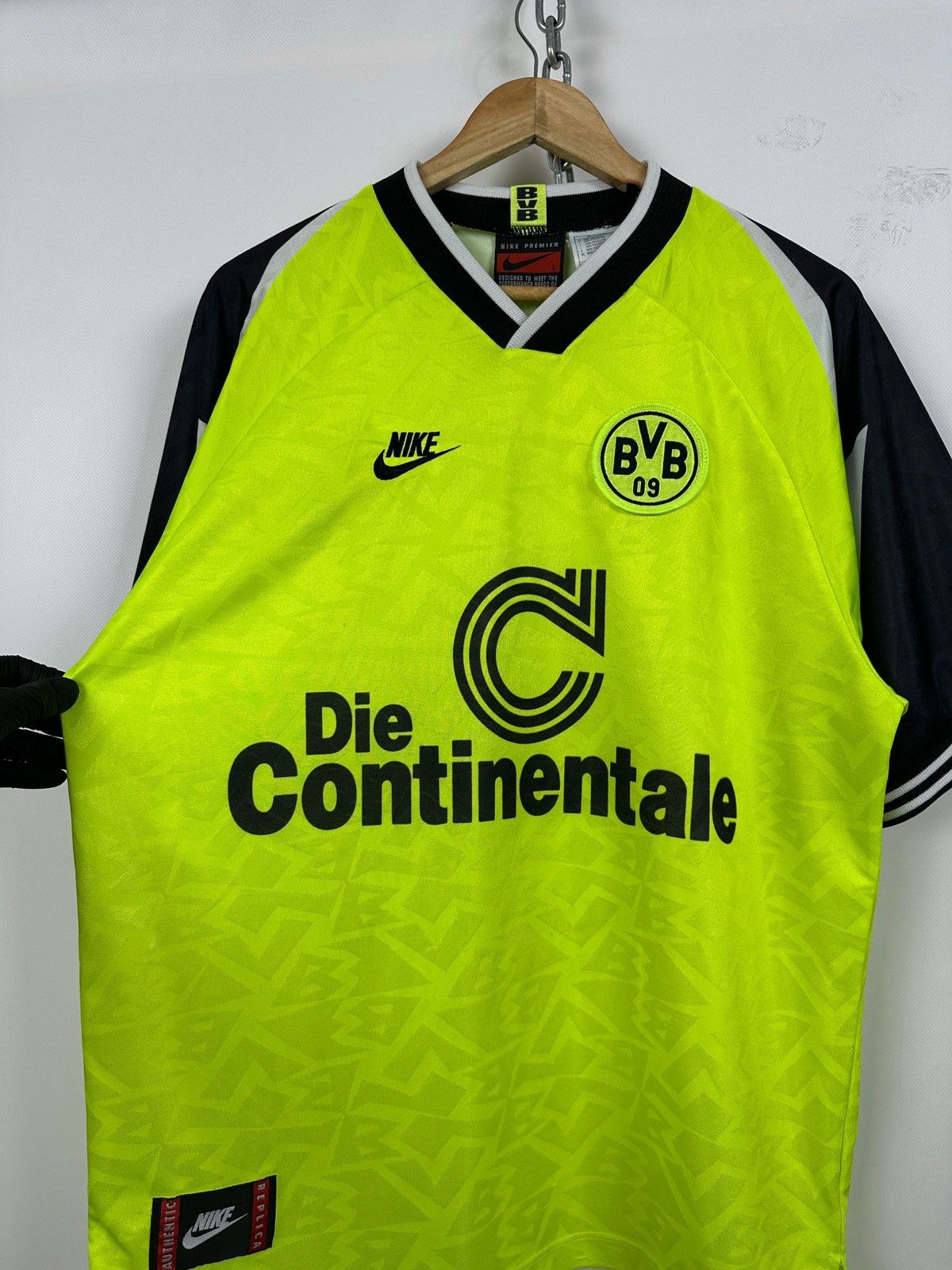Nike 1995/96 Nike Borussia Dortmund Deutschmeister Soccer Jersey Size US L / EU 52-54 / 3 - 12 Thumbnail