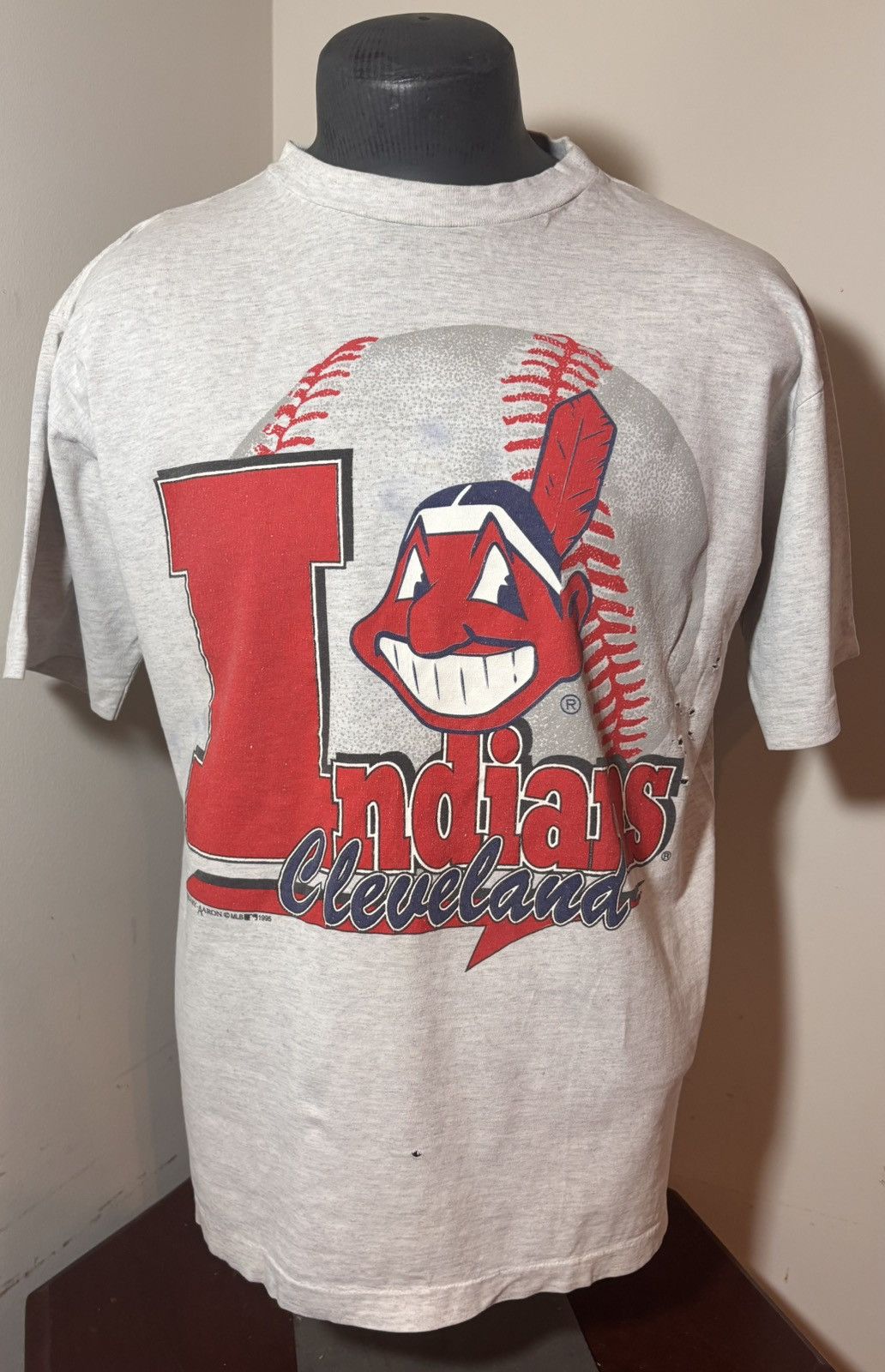 Vintage Vintage 90s distressed Cleveland Indians single stitch shirt Size US L / EU 52-54 / 3 - 1 Thumbnail