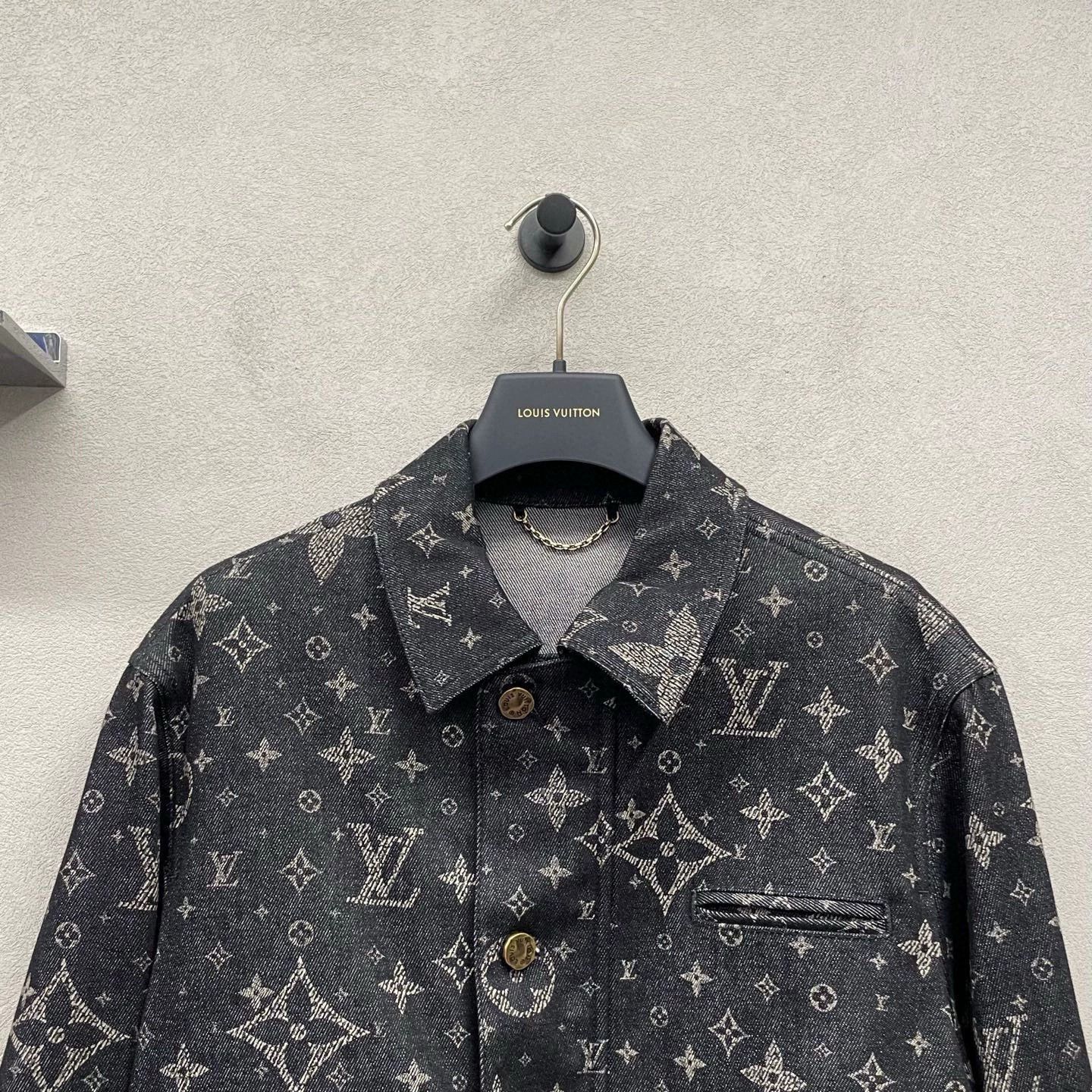 Louis Vuitton LV Black Logo Printed Jacket Size 48 Size US M / EU 48-50 / 2 - 4 Thumbnail