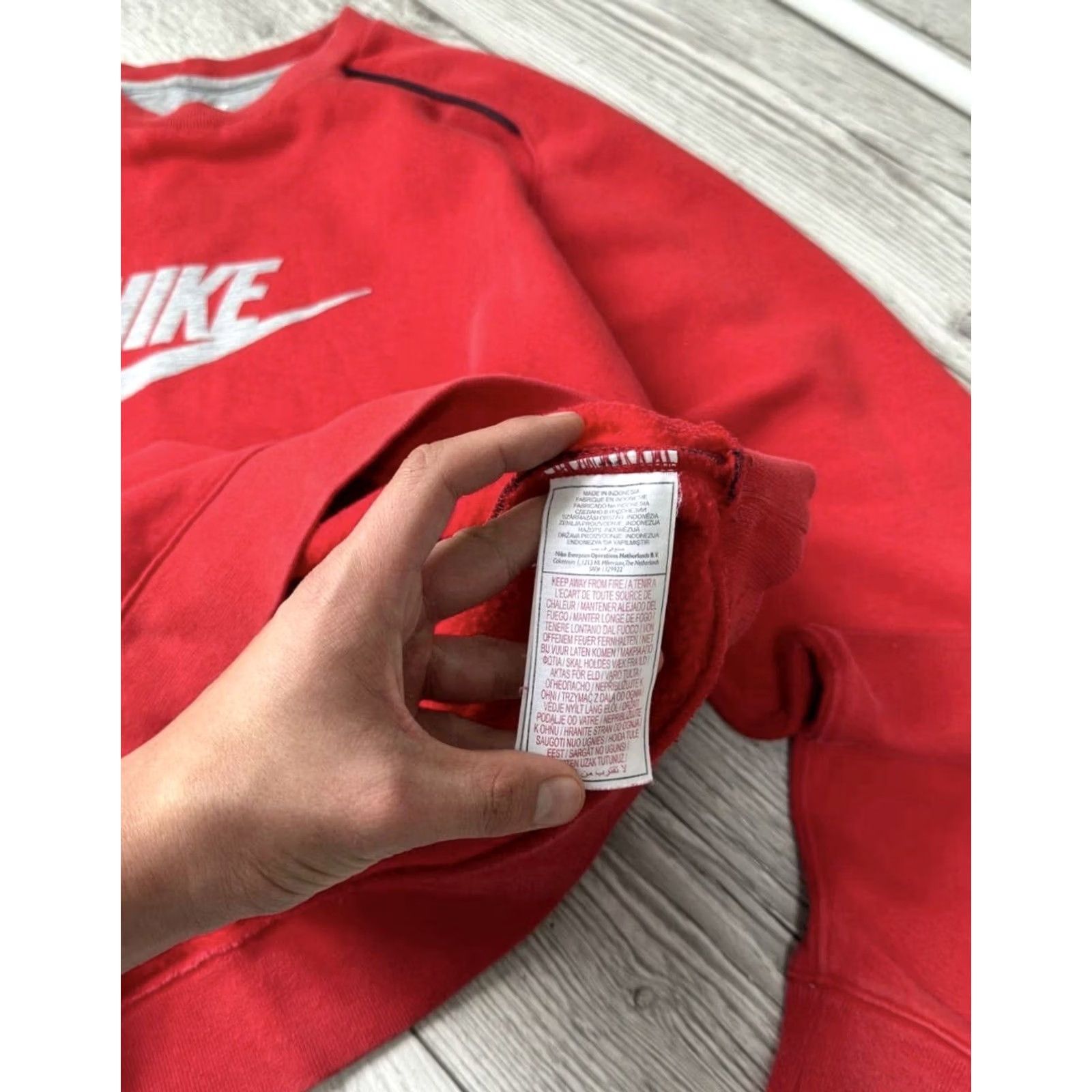 Nike VINTAGE Nike Big Logo Red Sweatshirt Mens M Sweatshirt Logo 90s Retro Sports Pullover Red Nike Shirt Size US M / EU 48-50 / 2 - 7 Thumbnail