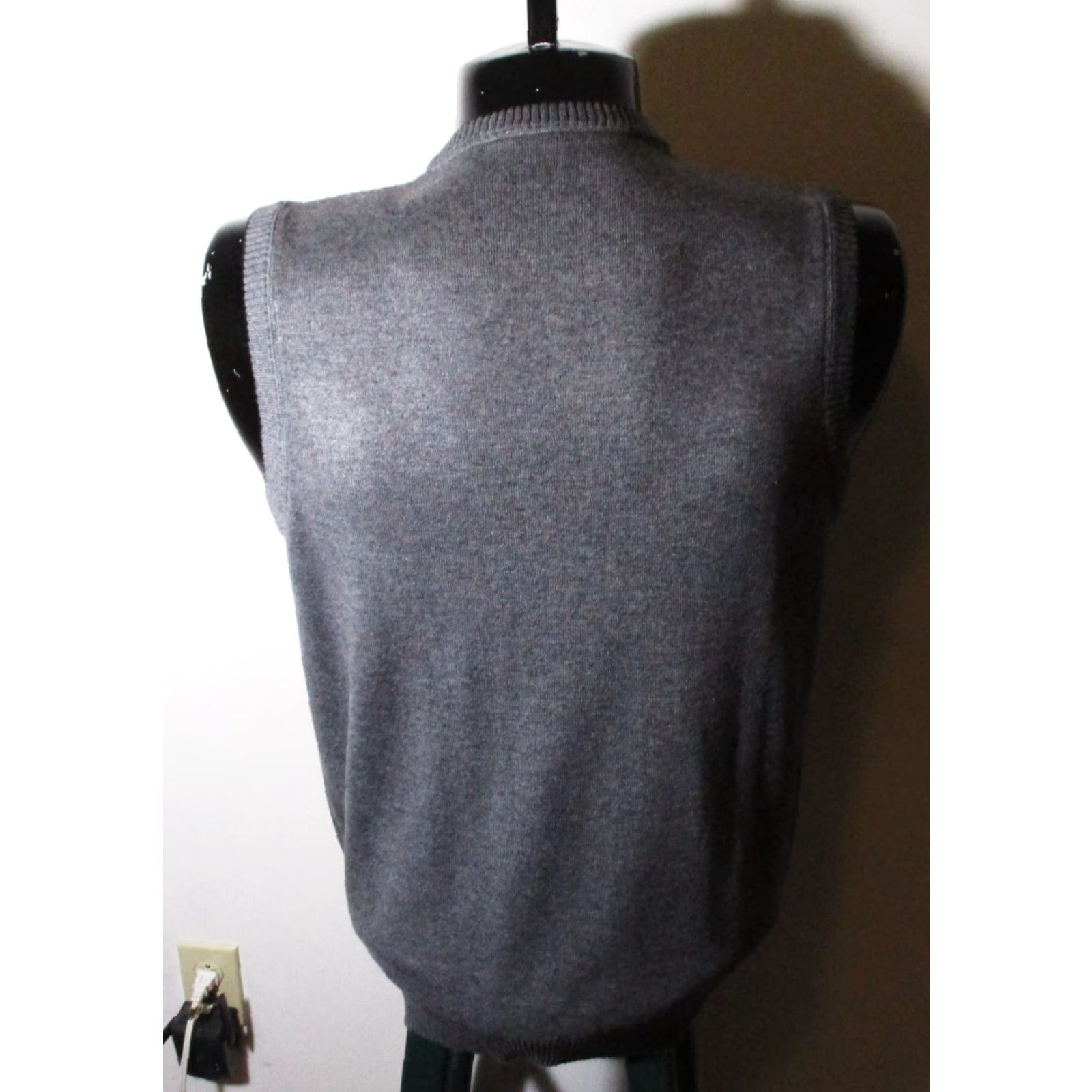 Vintage LISIANTHUS Gray Wool Tight Knit Sleeveless Sweater M NWOT Mens Pullover V-Neck Casual Knits Size US M / EU 48-50 / 2 - 5 Thumbnail