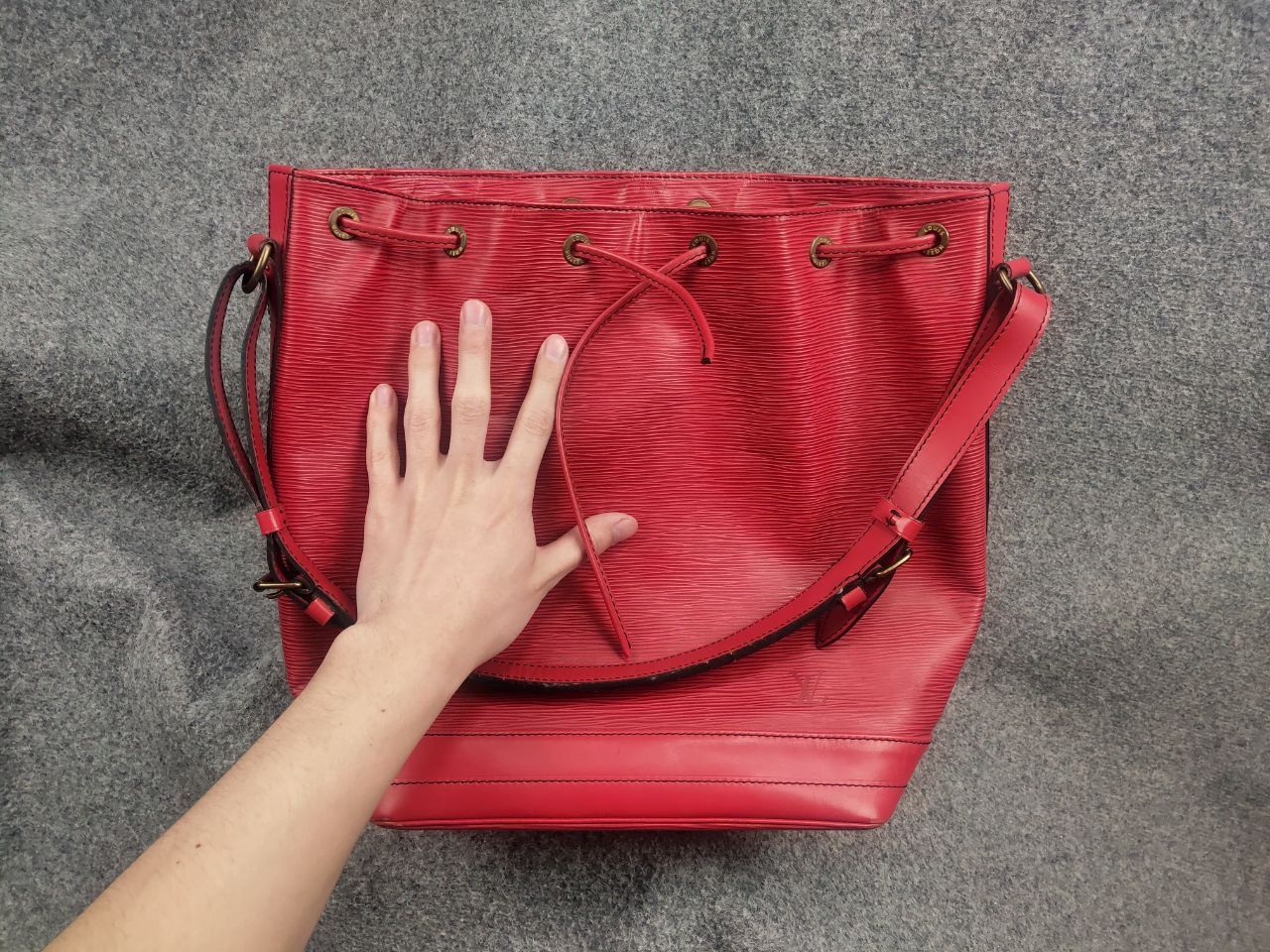 Louis Vuitton Louis Vuitton Noé Epi Vintage authentic Shoulder Red Bag Size ONE SIZE - 24 Thumbnail