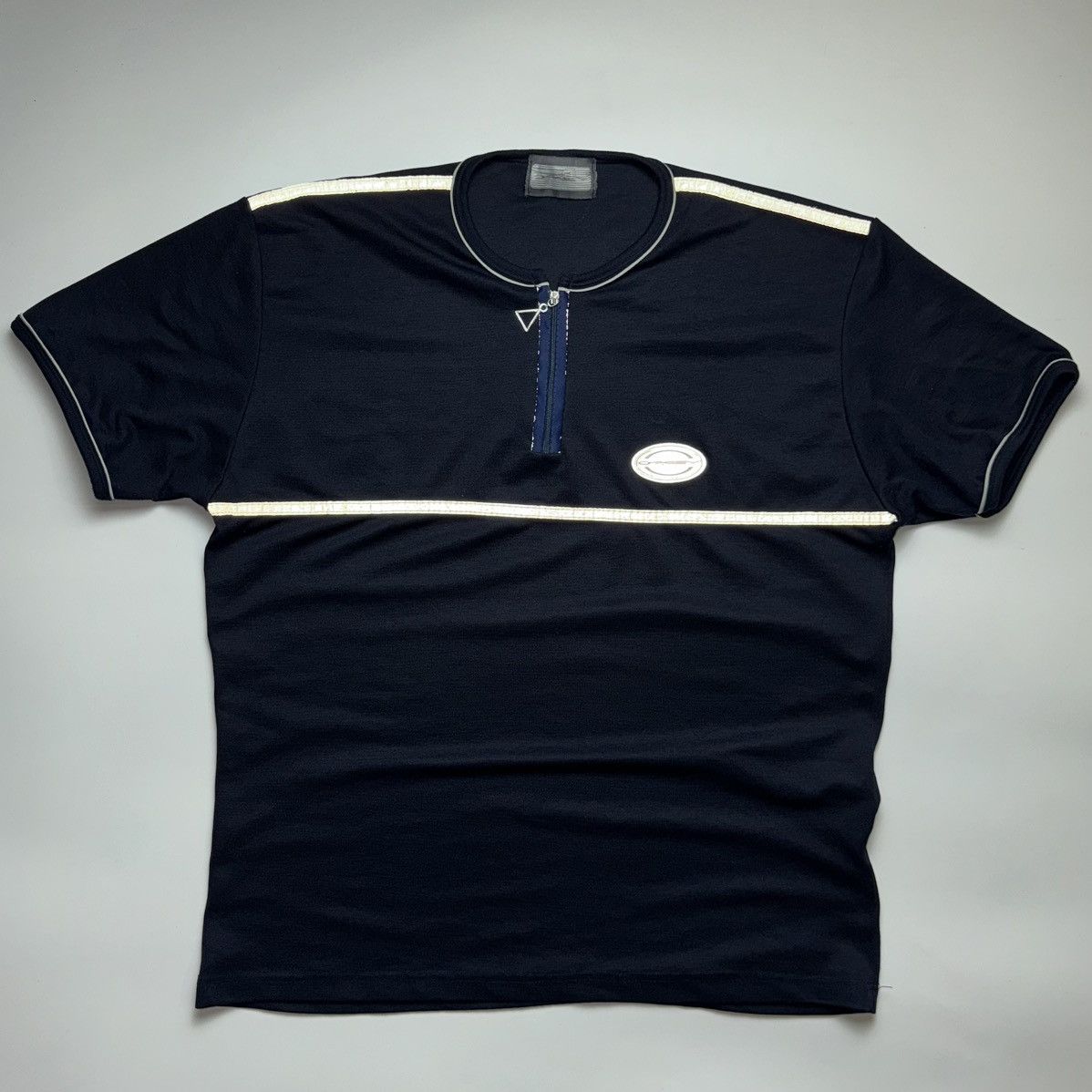 Oakley VINTAGE OAKLEY REFLECTIVE T SHIRT TEE Y2K Size US S / EU 44-46 / 1 - 1 Thumbnail
