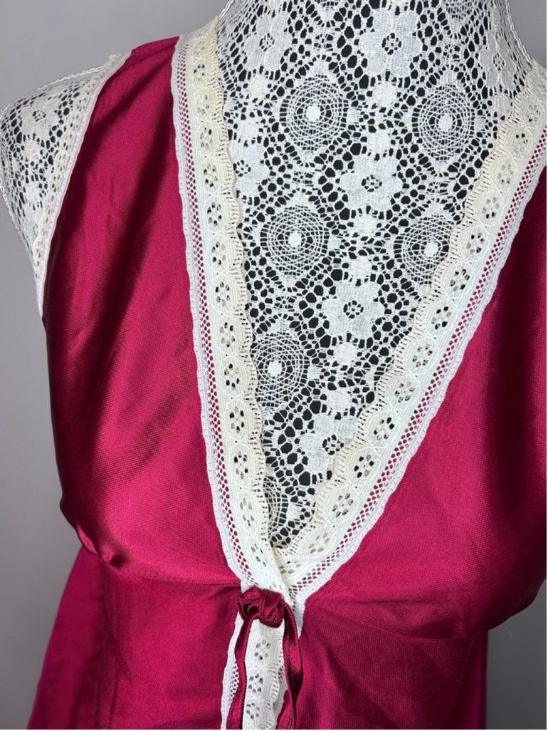 Other Vintage 70s Burgundy cream lace Satin Top, Size M Size M / US 6-8 / IT 42-44 - 7 Thumbnail