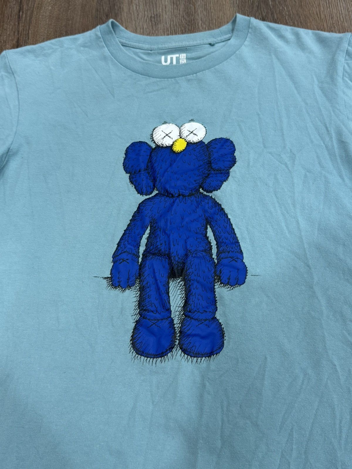 Kaws Uniqlo Kaws T Shirt Size US S / EU 44-46 / 1 - 3 Thumbnail