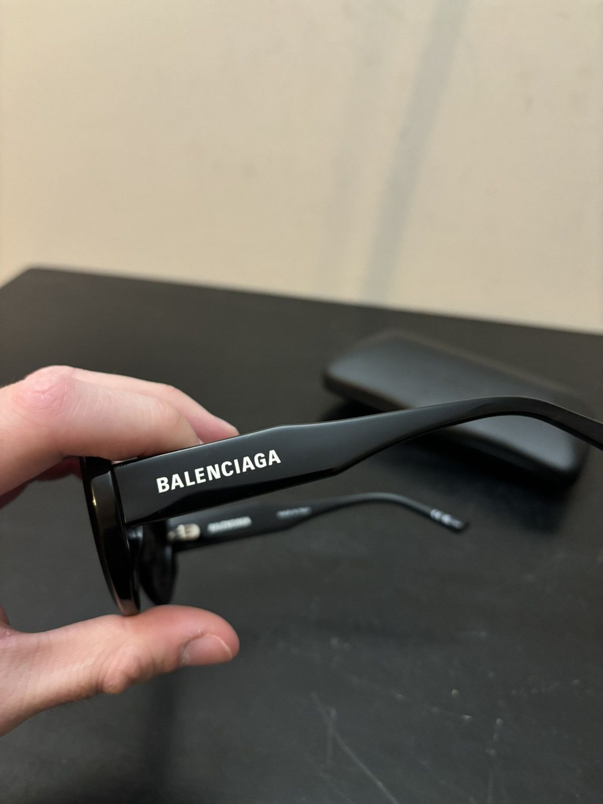 Balenciaga Balenciaga Oval Plastic Frame Logo Sunglasses Black Size ONE SIZE - 3 Thumbnail
