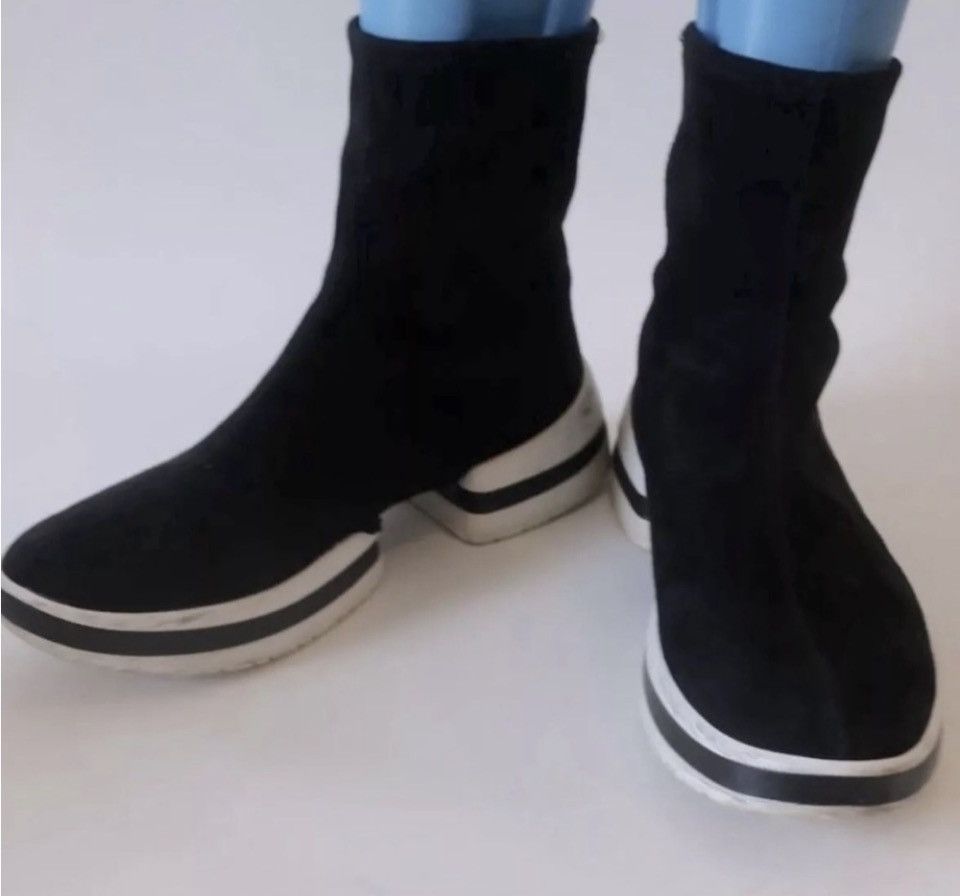 Stuart Weitzman STUART WEITZMAN SW612 BOOTIE SUEDE HIGH TOP SNEAKER SUEDE Size US 8.5 / IT 38.5 - 7 Thumbnail