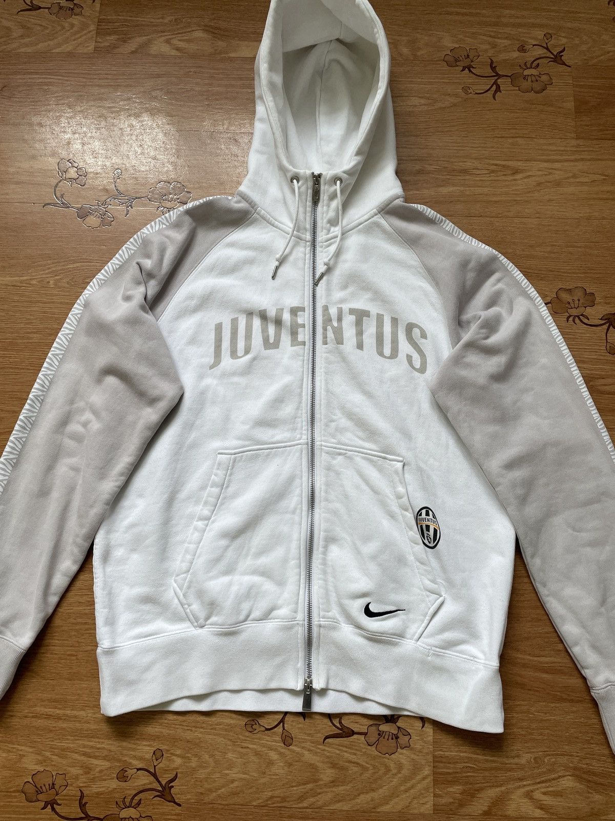 Nike × Vintage Vintage Nike Juventus White Zip Hoodie Size US M / EU 48-50 / 2 - 2 Thumbnail