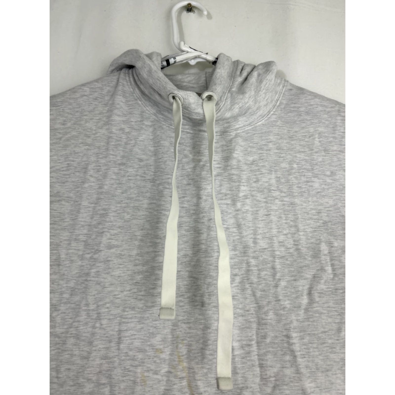Athleta Athleta Hoodie Women S Gray Pullover Split Sides Thumb Hole 445925-00 Short Description: stains on front 20 chest 27.5 length 21.5 sleeves Size S / US 4 / IT 40 - 3 Thumbnail