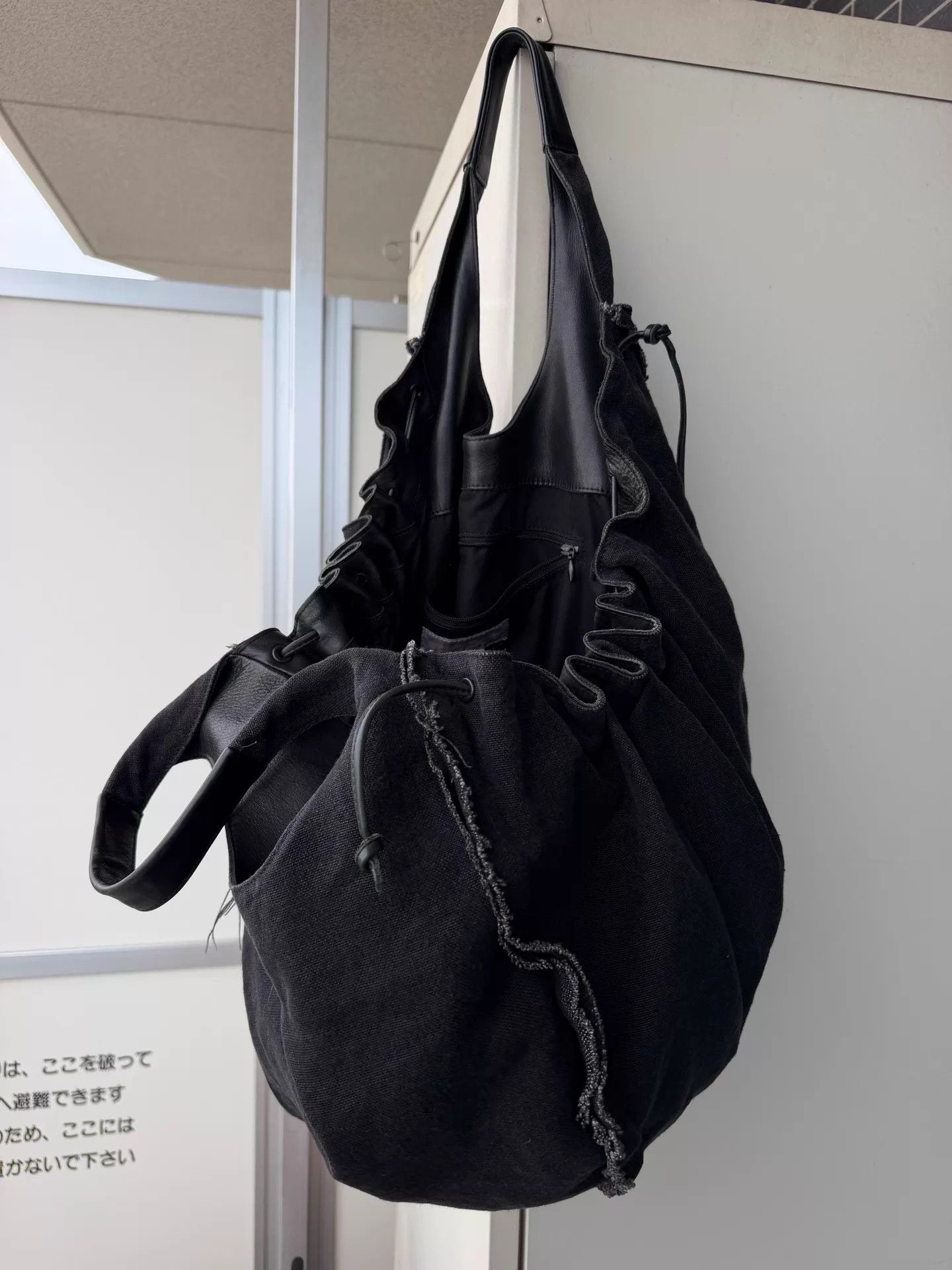 Yohji Yamamoto Yohji Yamamoto Noir Linen Raw-Edge Pleated Leather Tote Size ONE SIZE - 2 Thumbnail