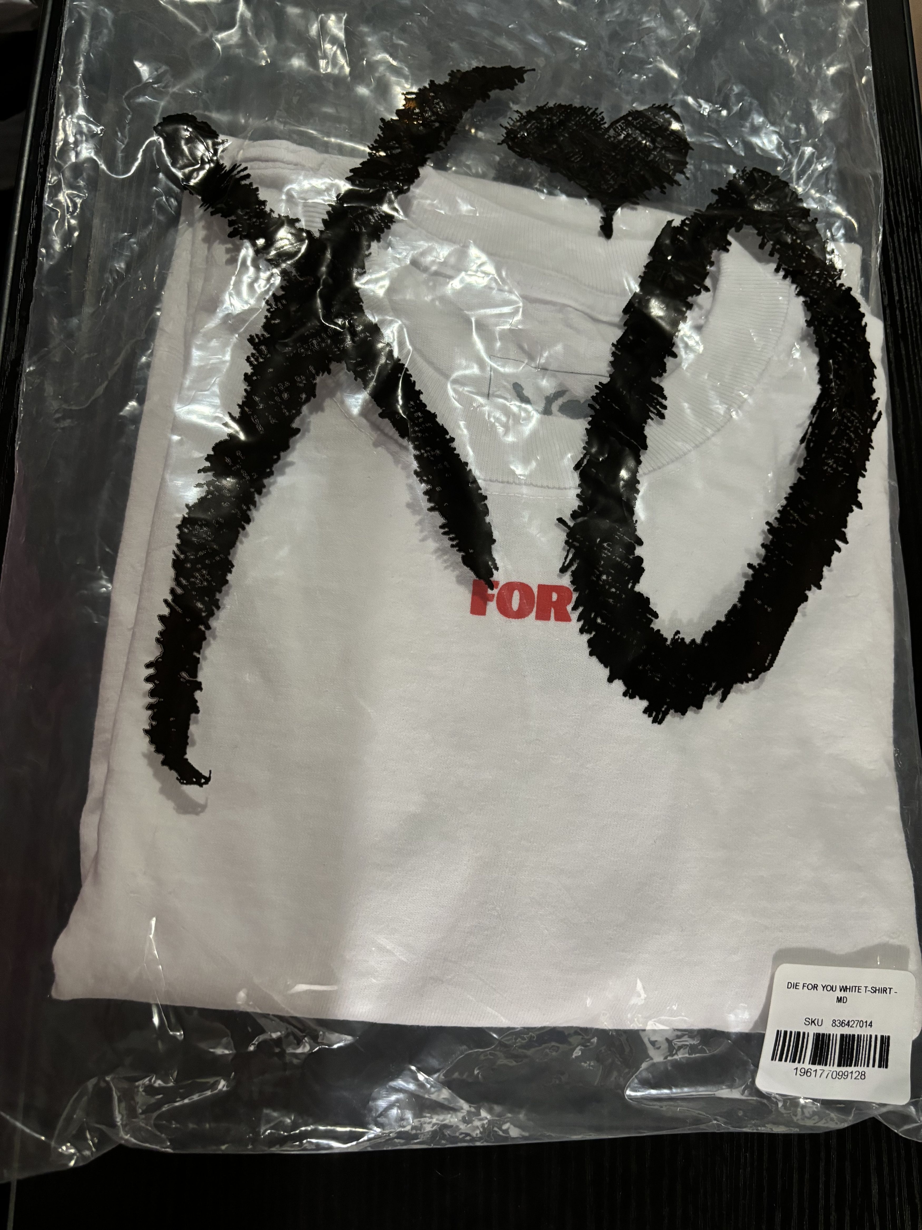 XO The weekend official “die for me” medium Tshirt NWOT Size US M / EU 48-50 / 2 - 5 Thumbnail