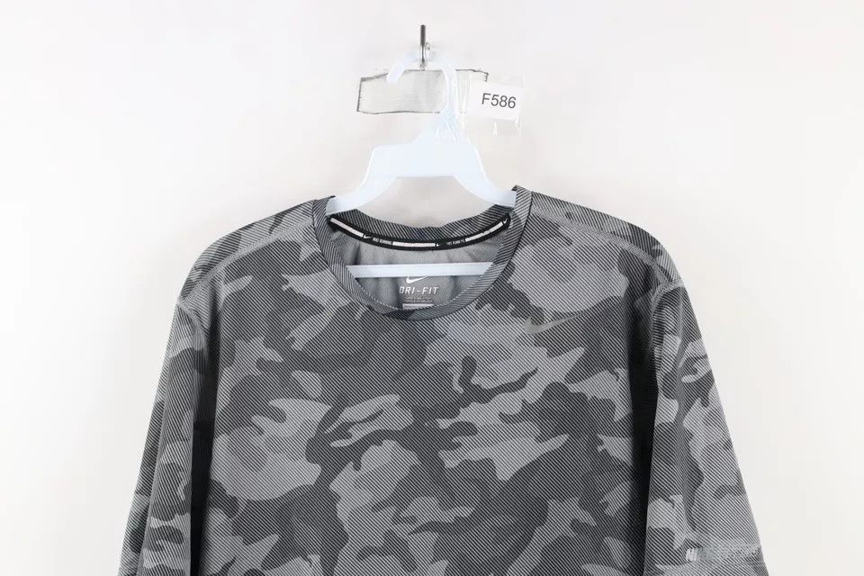 Nike × Vintage Nike Running Scott Mini Swoosh Reflective Camouflage T-Shirt Size US L / EU 52-54 / 3 - 2 Thumbnail
