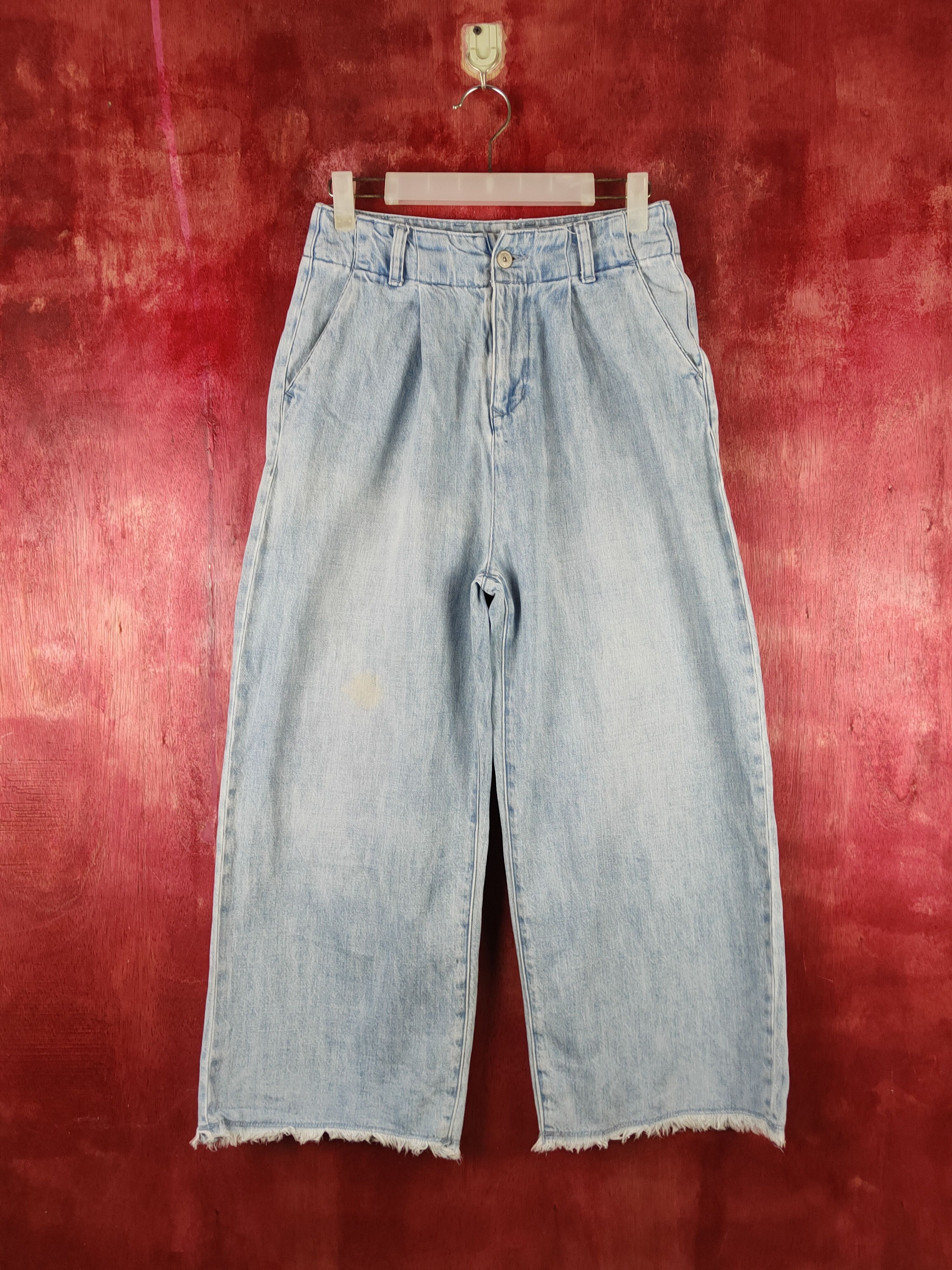 image of Distressed Denim x Vintage Earth Music&ecology Blue Distressed Ripped Jeanss2146 in Blue Denim, Wom