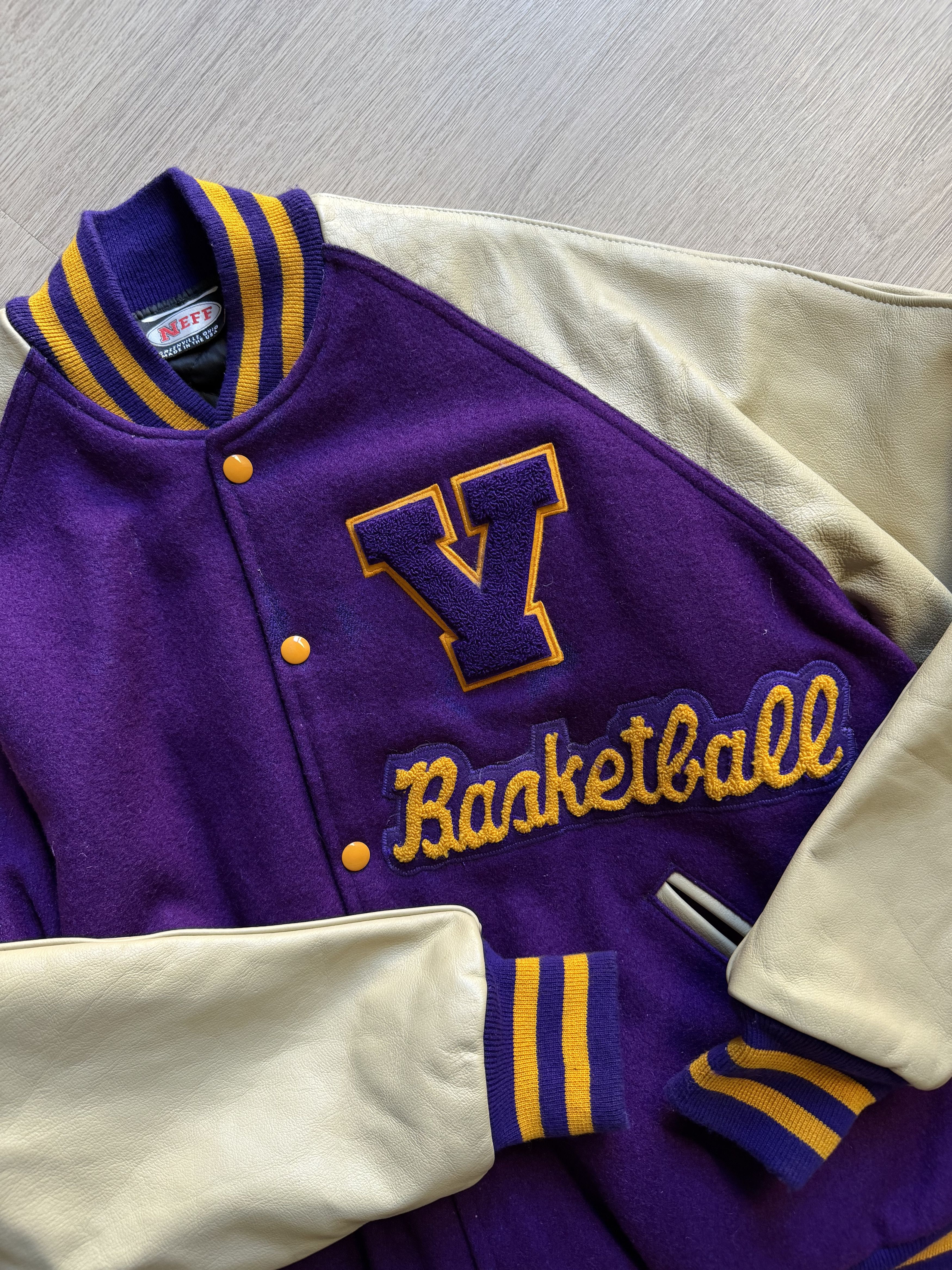 Genuine Leather Vintage '94 Hornets Basketball Varsity Leather Jacket Size US L / EU 52-54 / 3 - 2 Thumbnail