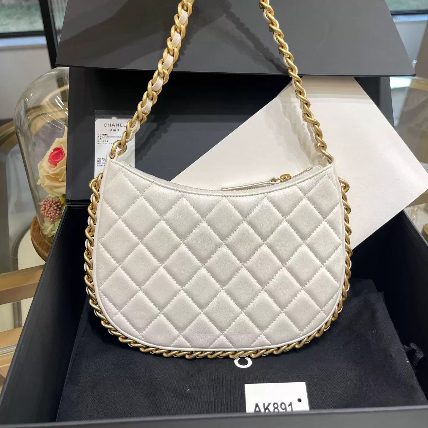 Chanel Chanel 23B White Gold Hobo MINT Size ONE SIZE - 4 Thumbnail