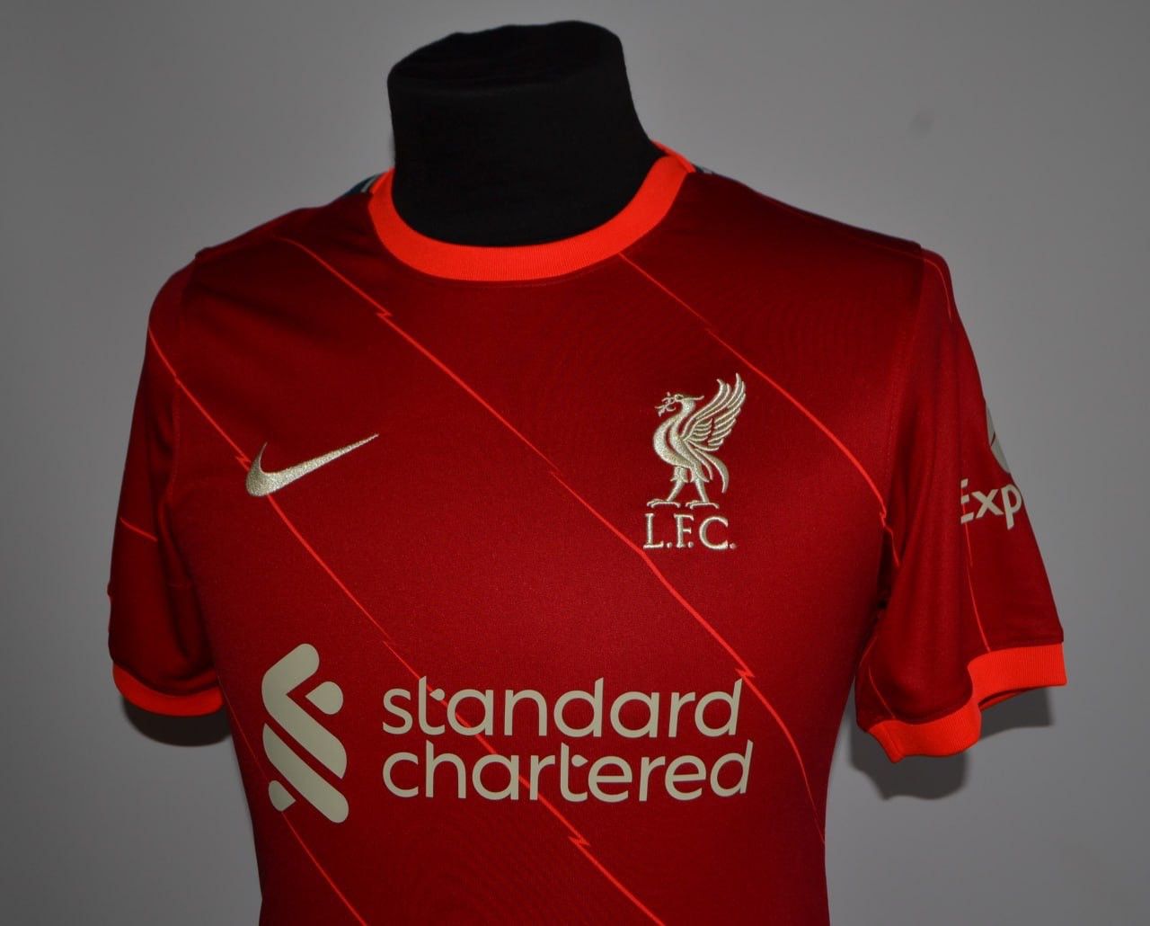 Nike LIVERPOOL HOME SHIRT FOOTBALL SOCCER JERSEY NIKE Size S Size US S / EU 44-46 / 1 - 2 Thumbnail