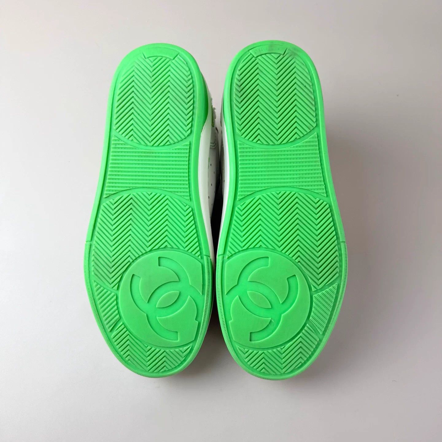 Chanel CHANEL white green logo lace-up sneakers 95 new Size US 5.5 / IT 35.5 - 7 Thumbnail