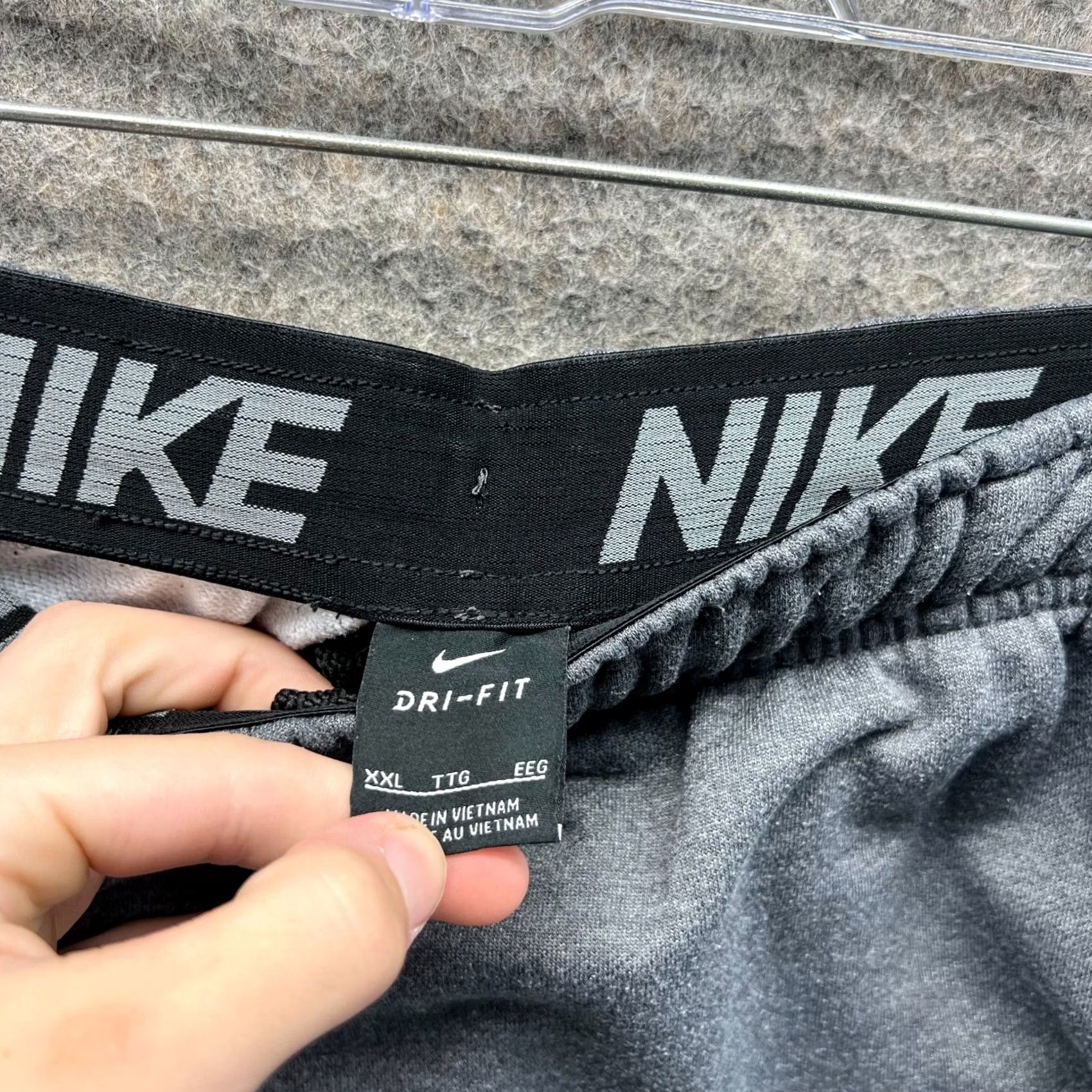 Nike VINTAGE Nike Sweatpants Men 2XL Gray Athletic Training Dri Fit Polyester Jogger Knit XXL Pants Women? Size US 39 - 5 Thumbnail