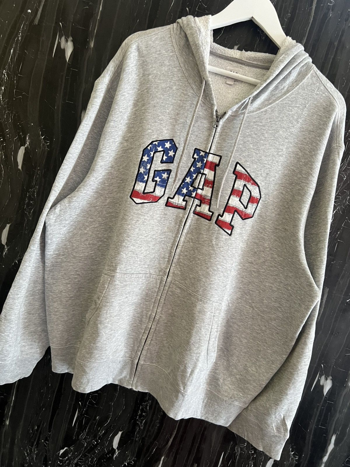 GAP SWEATER